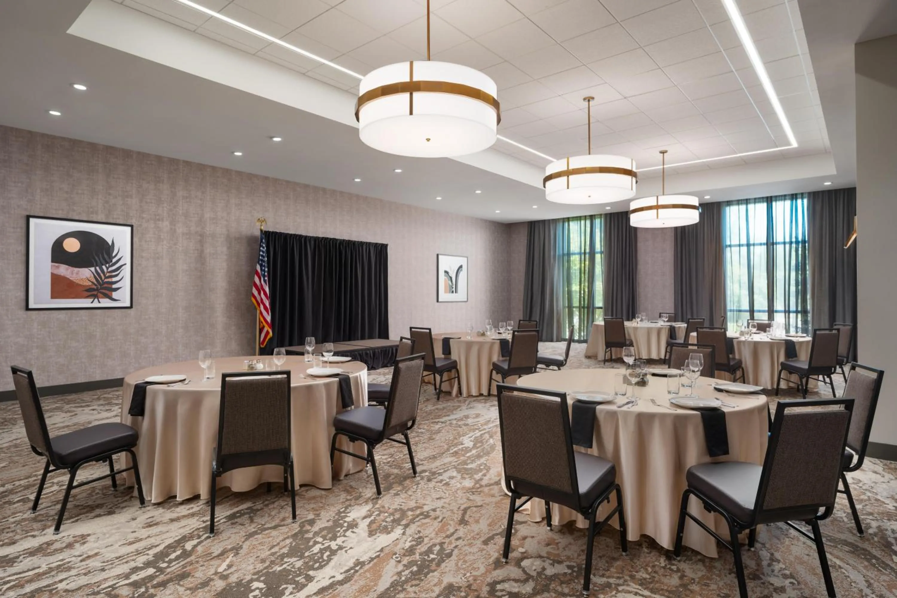 Meeting/conference room in Embassy Suites by Hilton at Hot Springs Convention Center