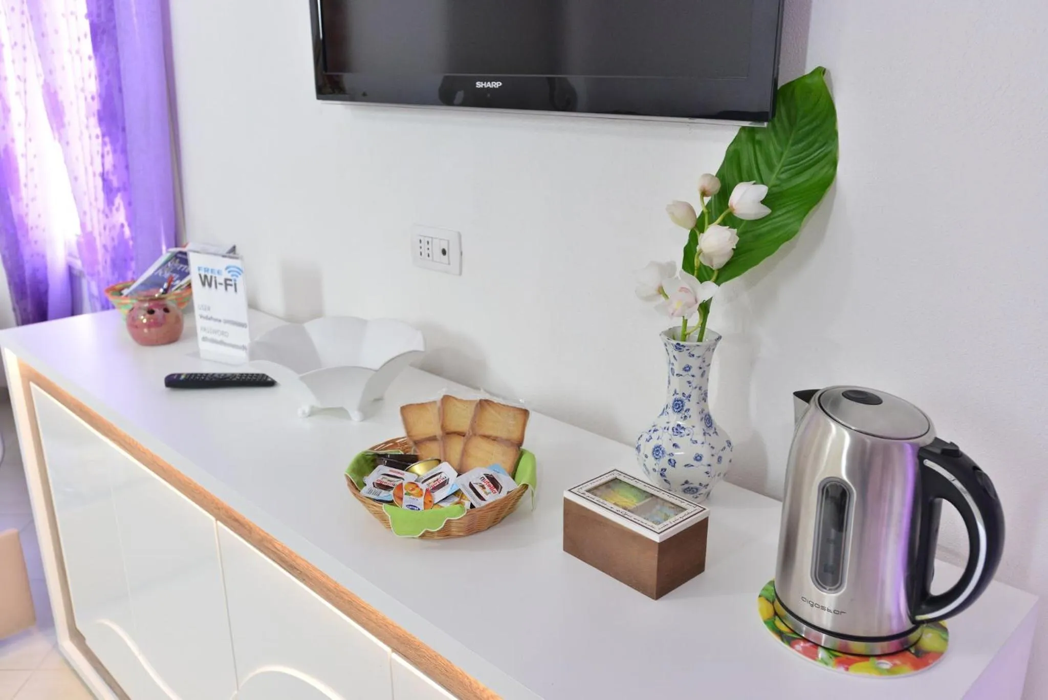 Coffee/tea facilities in IzzHome Regina Margherita