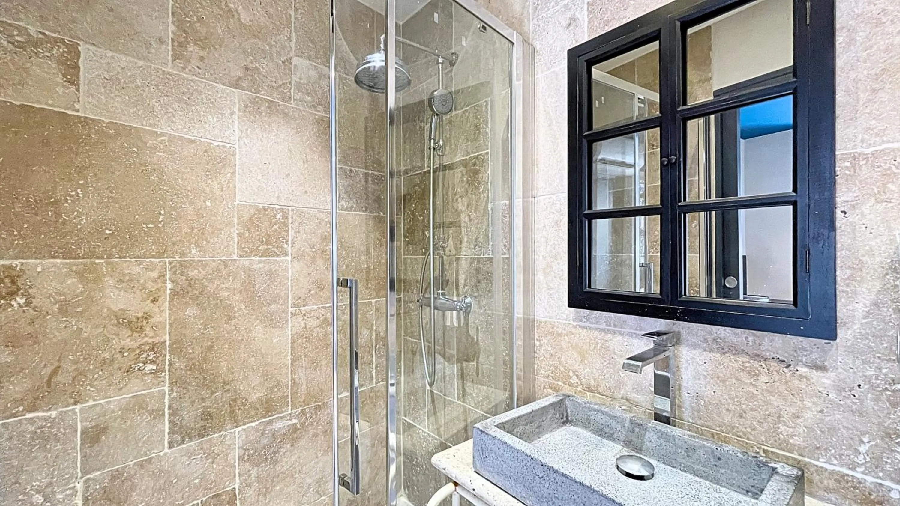 Shower in Hotel Le Florian