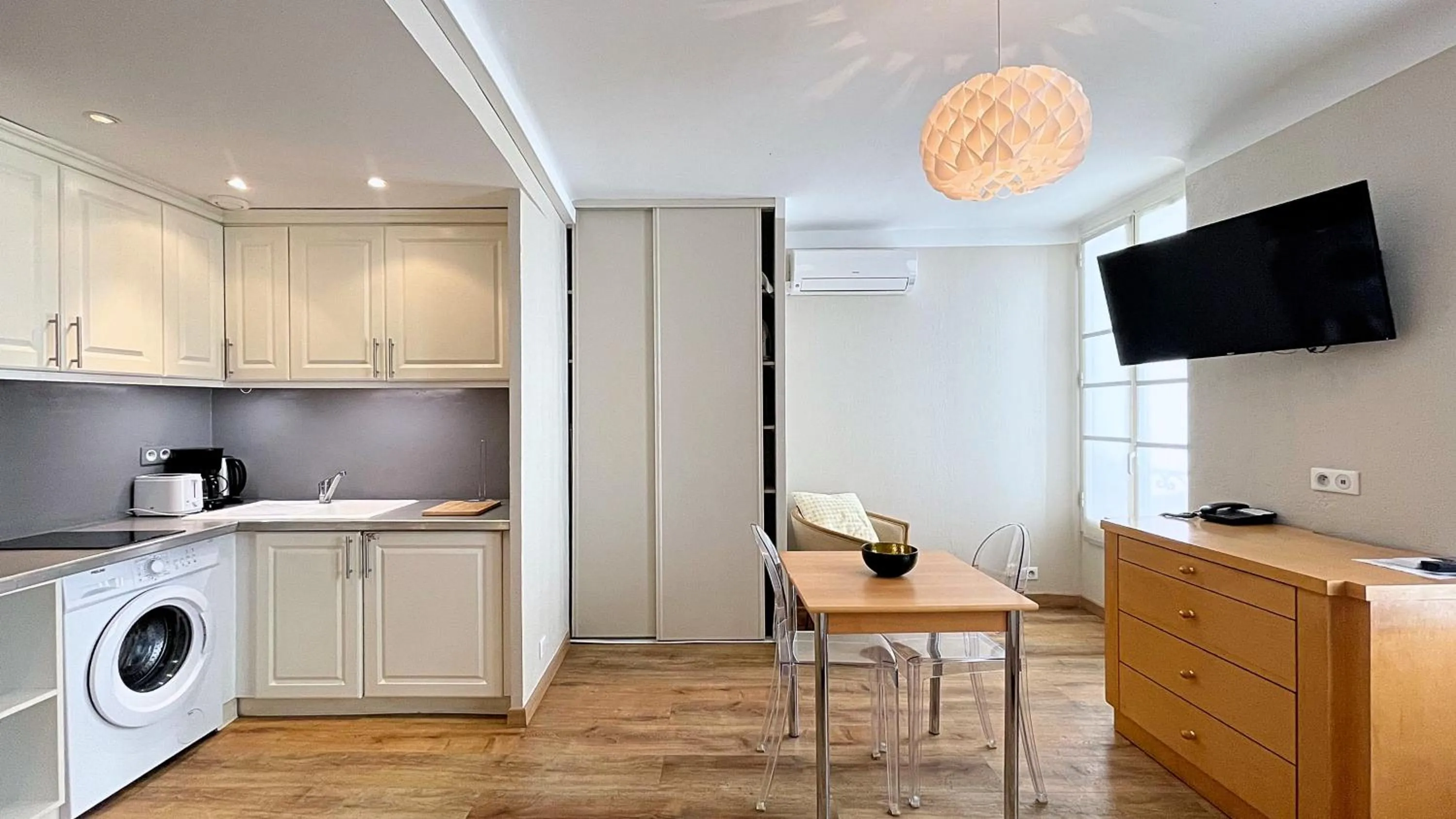 TV and multimedia in Hotel Le Florian