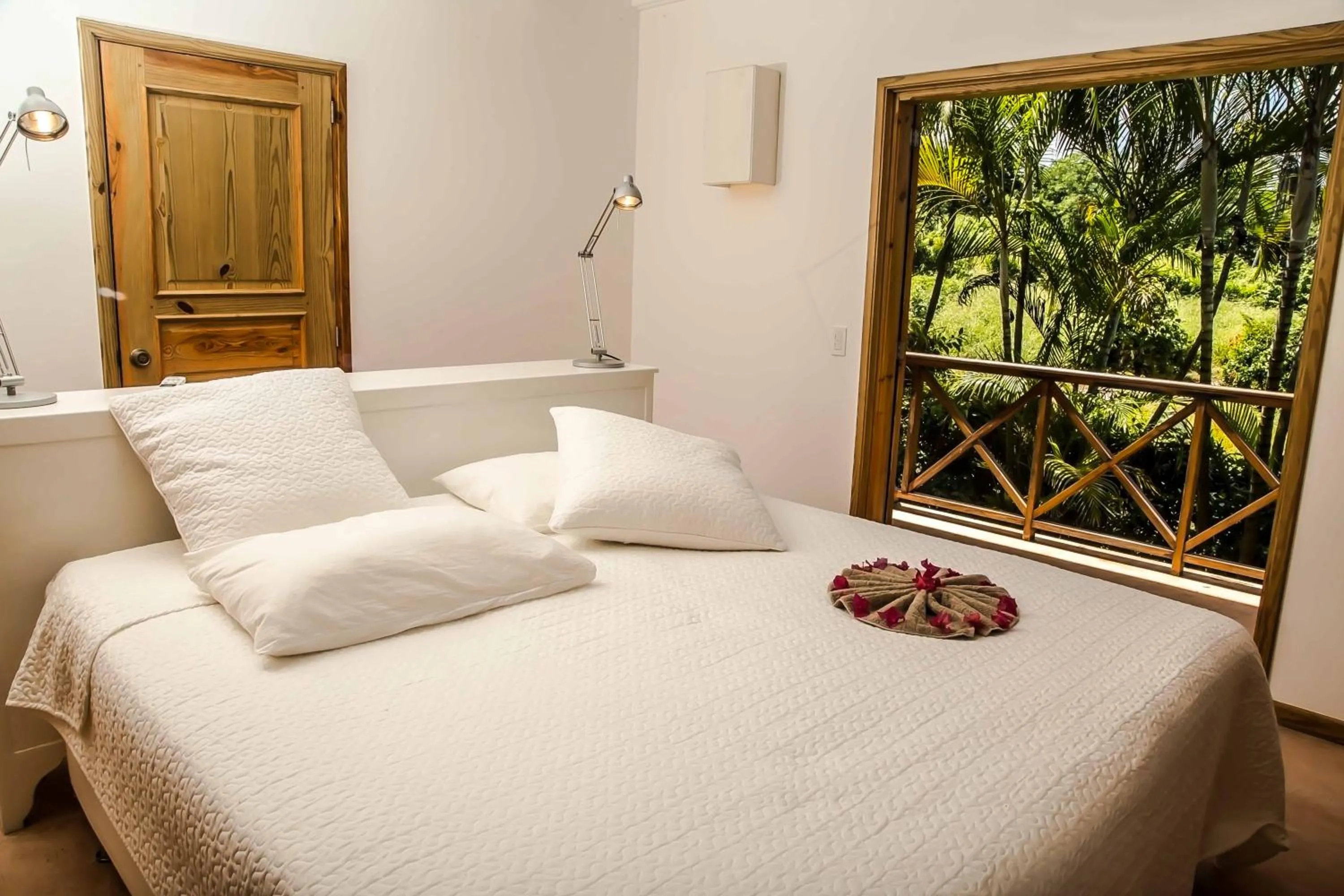 Bedroom, Bed in Villa Ixora - Ocean Front