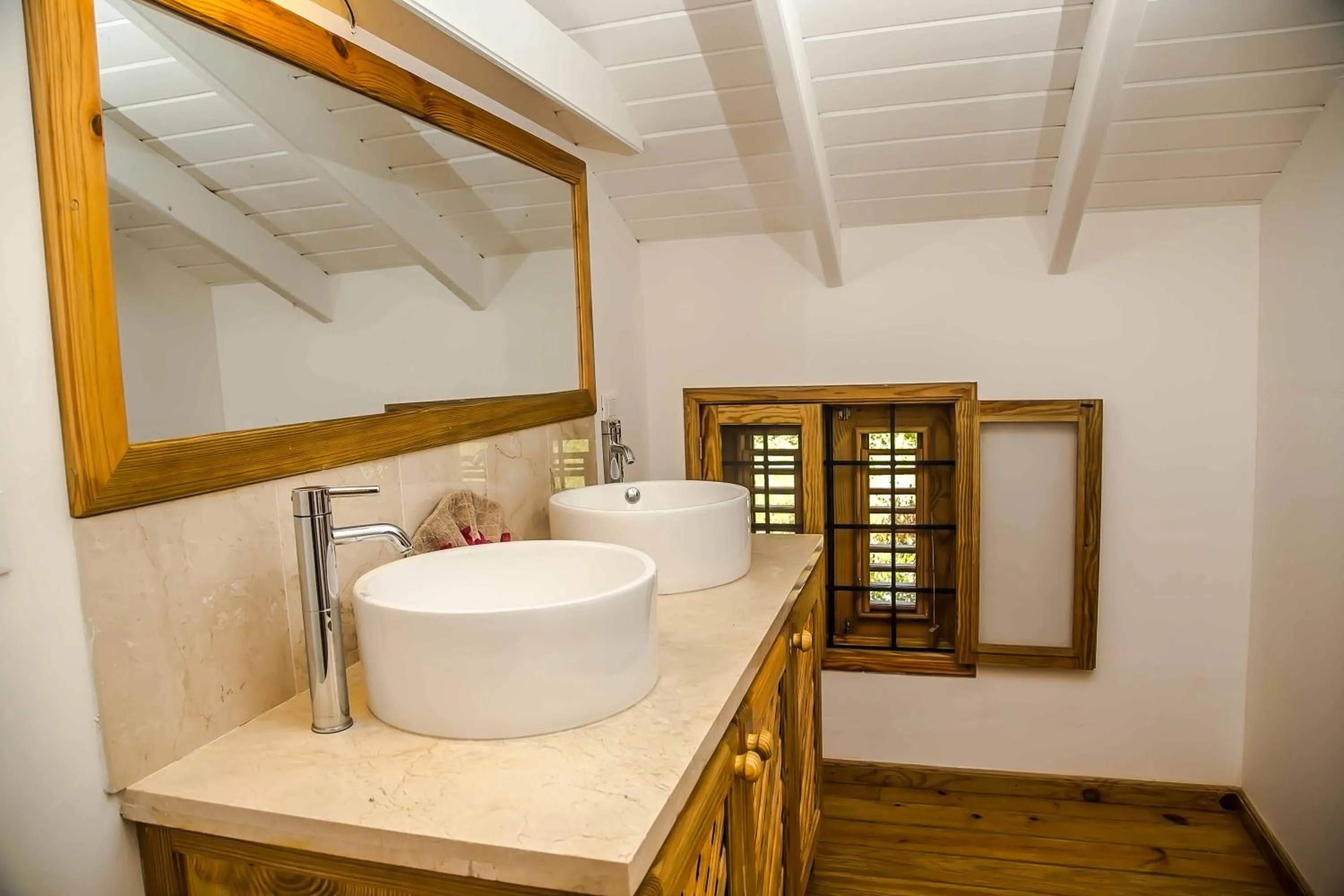Bathroom in Villa Ixora - Ocean Front