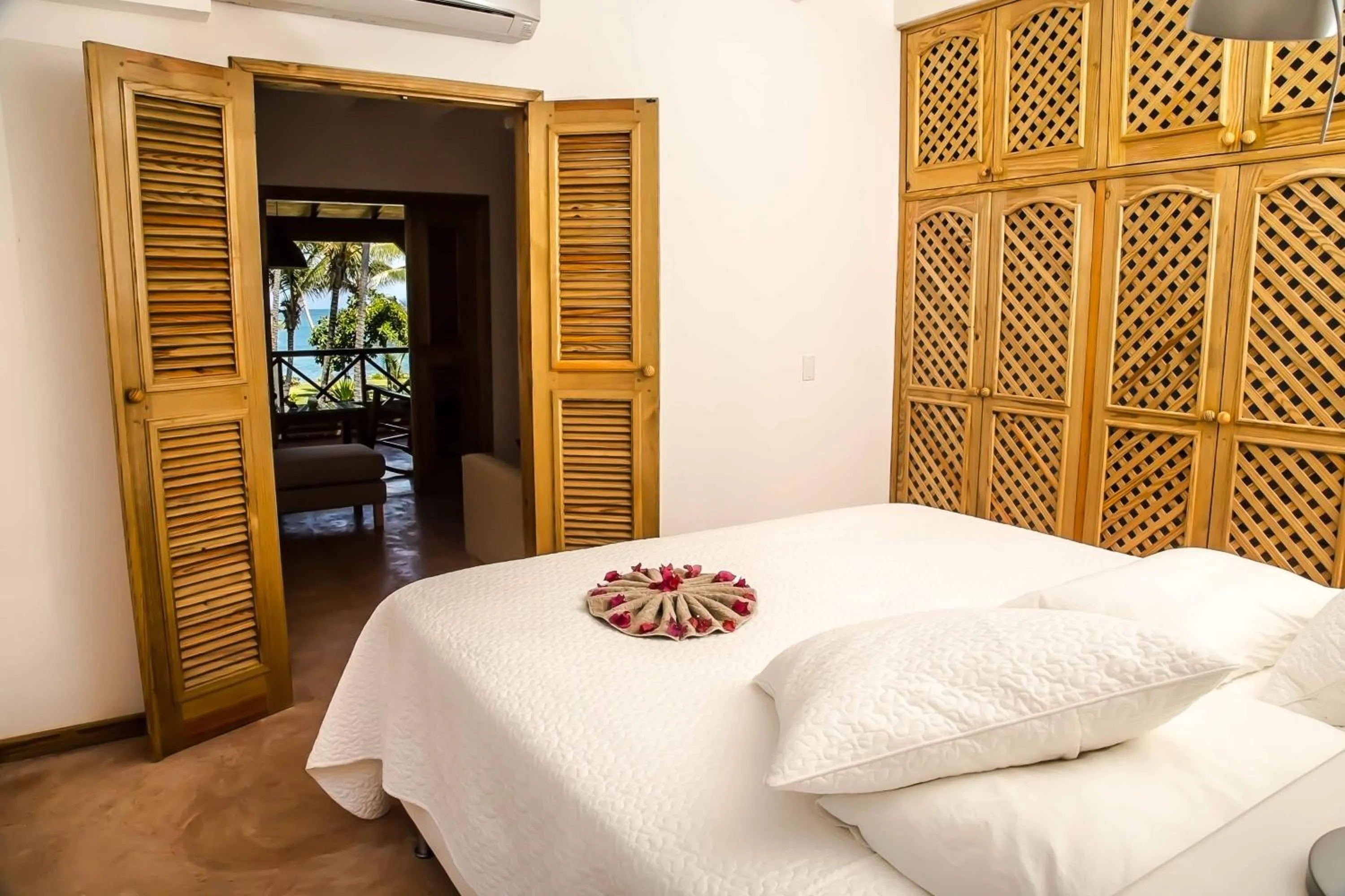 Bedroom, Bed in Villa Ixora - Ocean Front