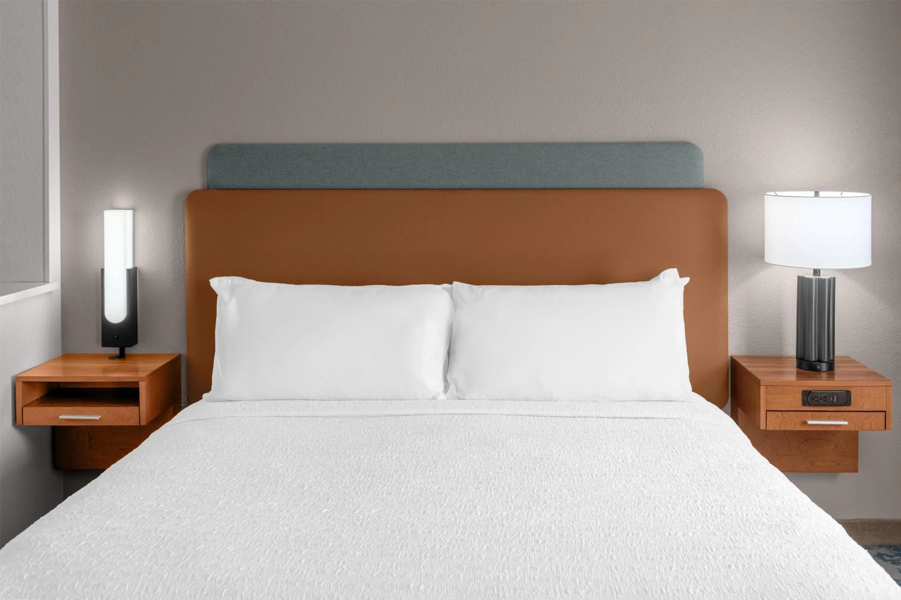 Bed in Hampton Inn Kansas City/Shawnee Mission