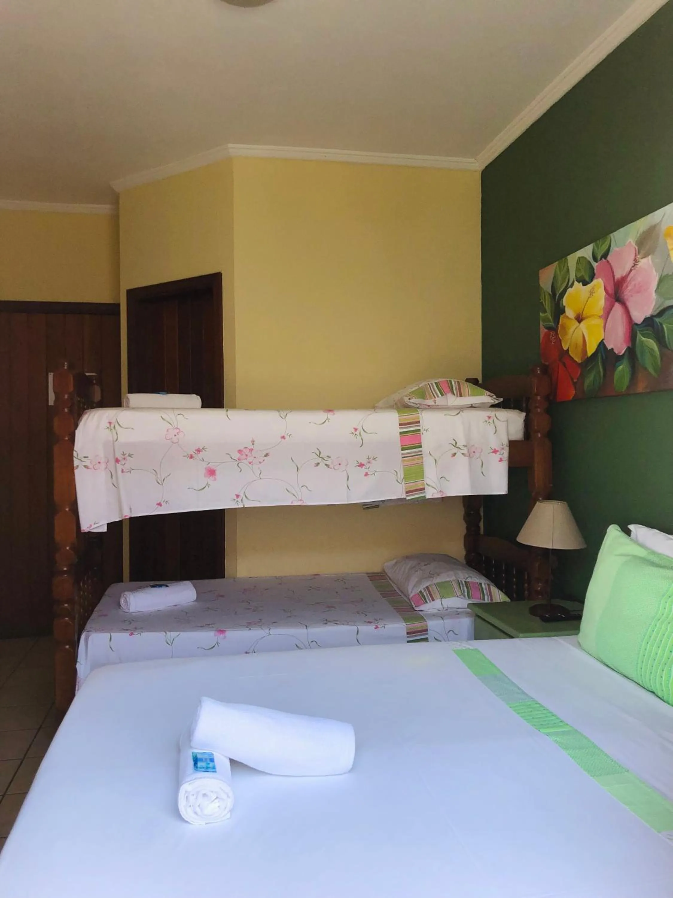 Photo of the whole room, Bed in Pousada Brisa de Paraty