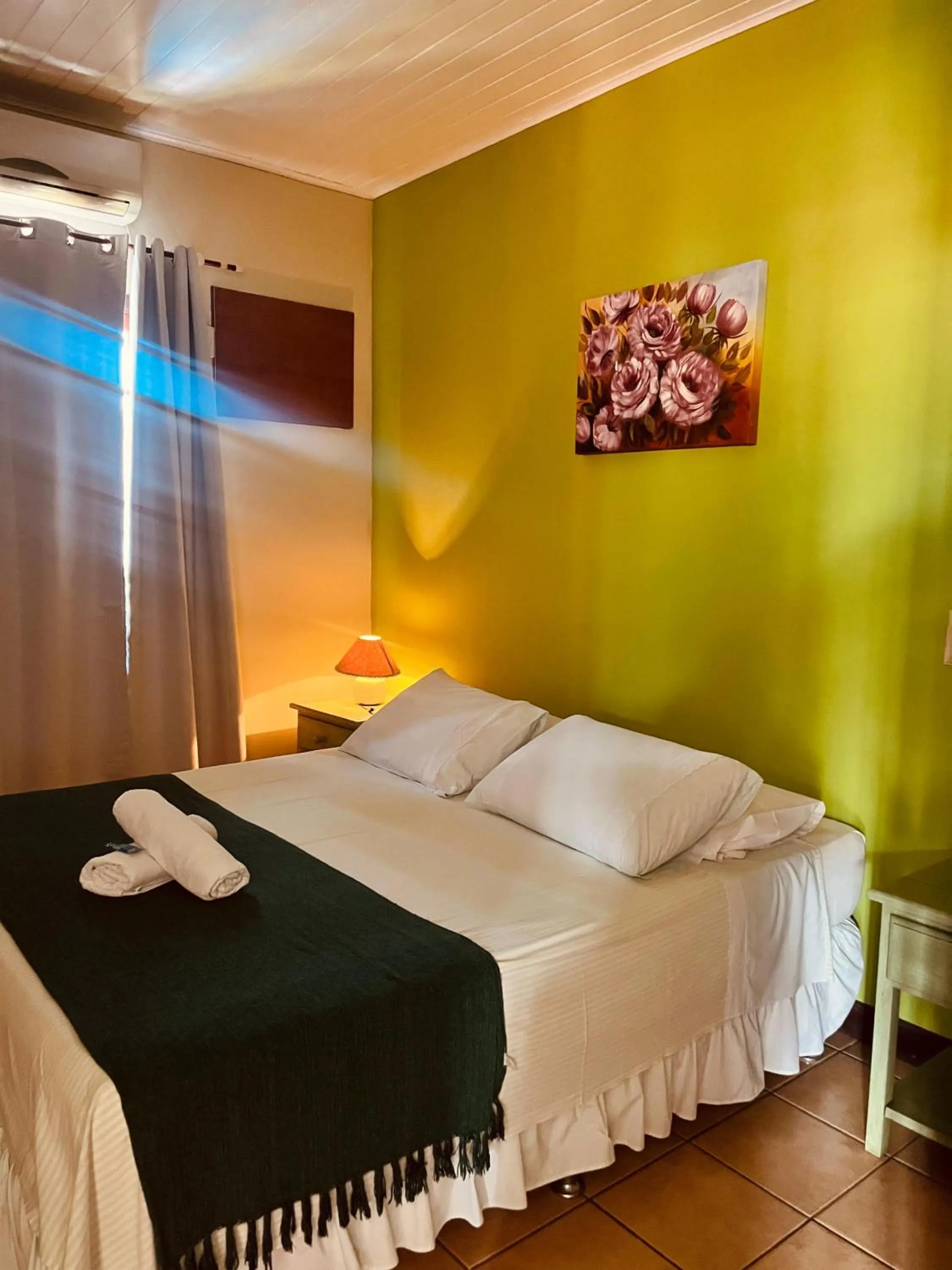 Bed in Pousada Brisa de Paraty