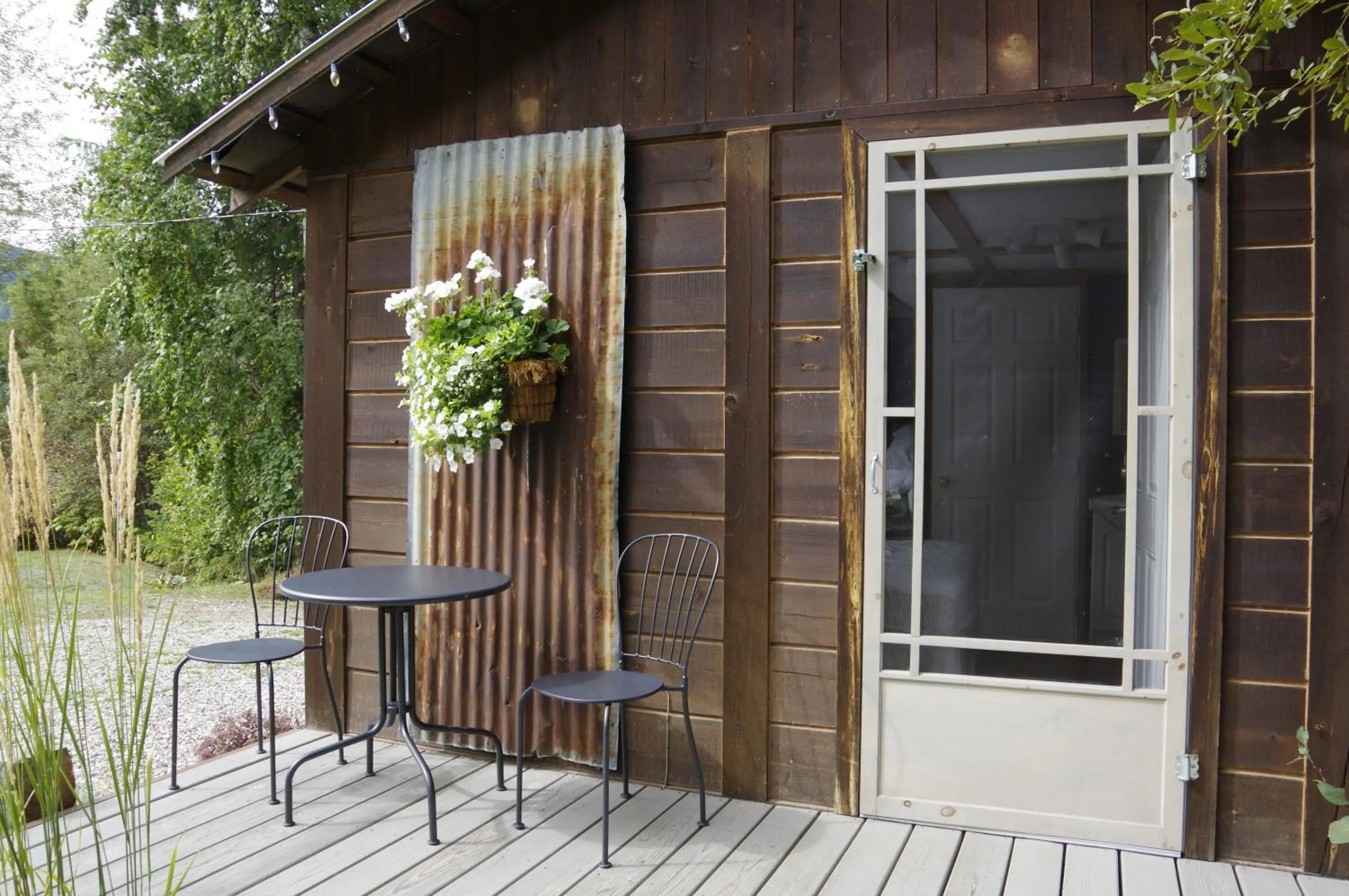 The Rusty Antler Cabin