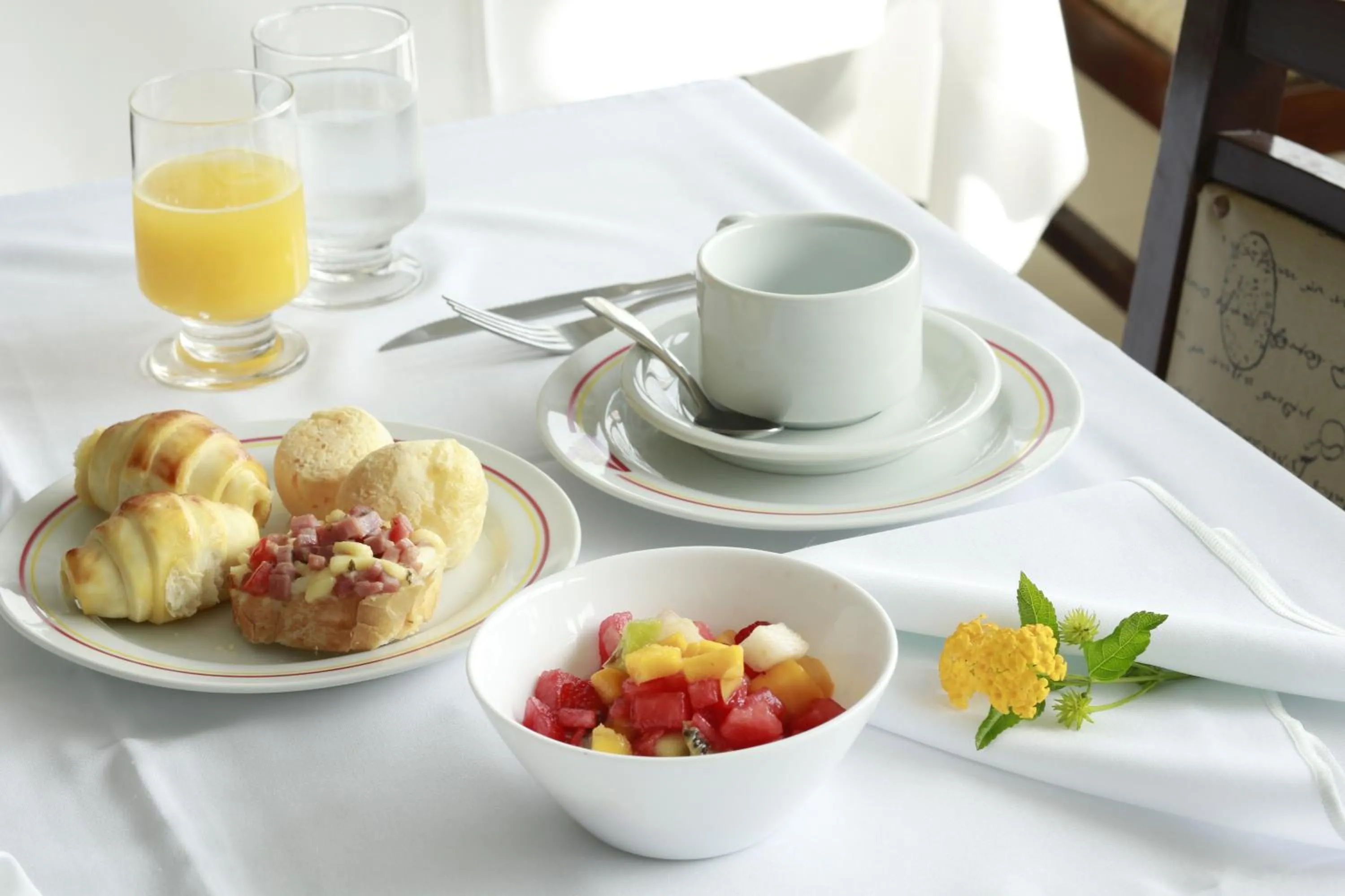 Continental breakfast in Uchôa Teresina Hotel