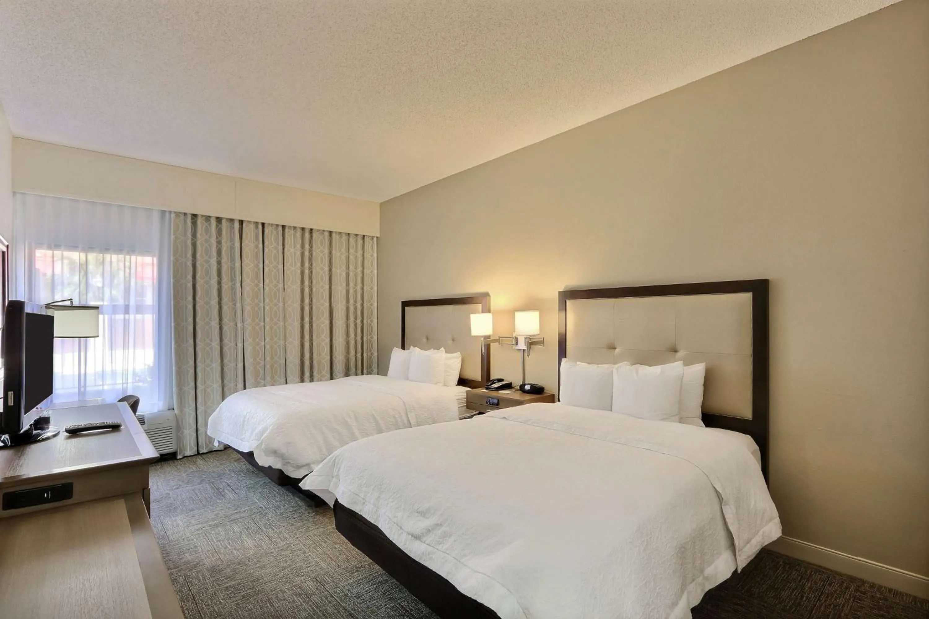 Bed in Hampton Inn Savannah-I-95/Richmond Hill