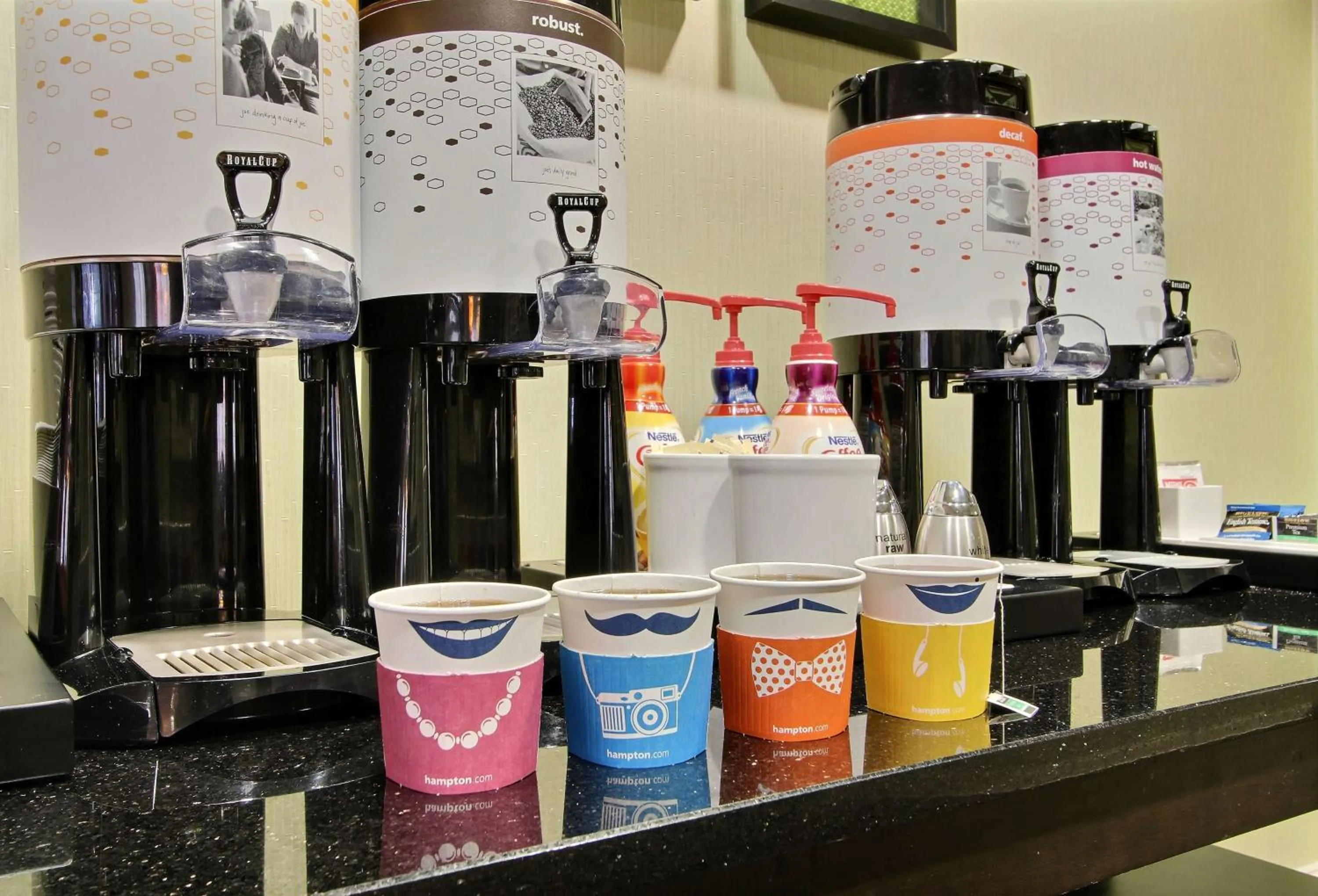 Kitchen or kitchenette in Hampton Inn Savannah-I-95/Richmond Hill