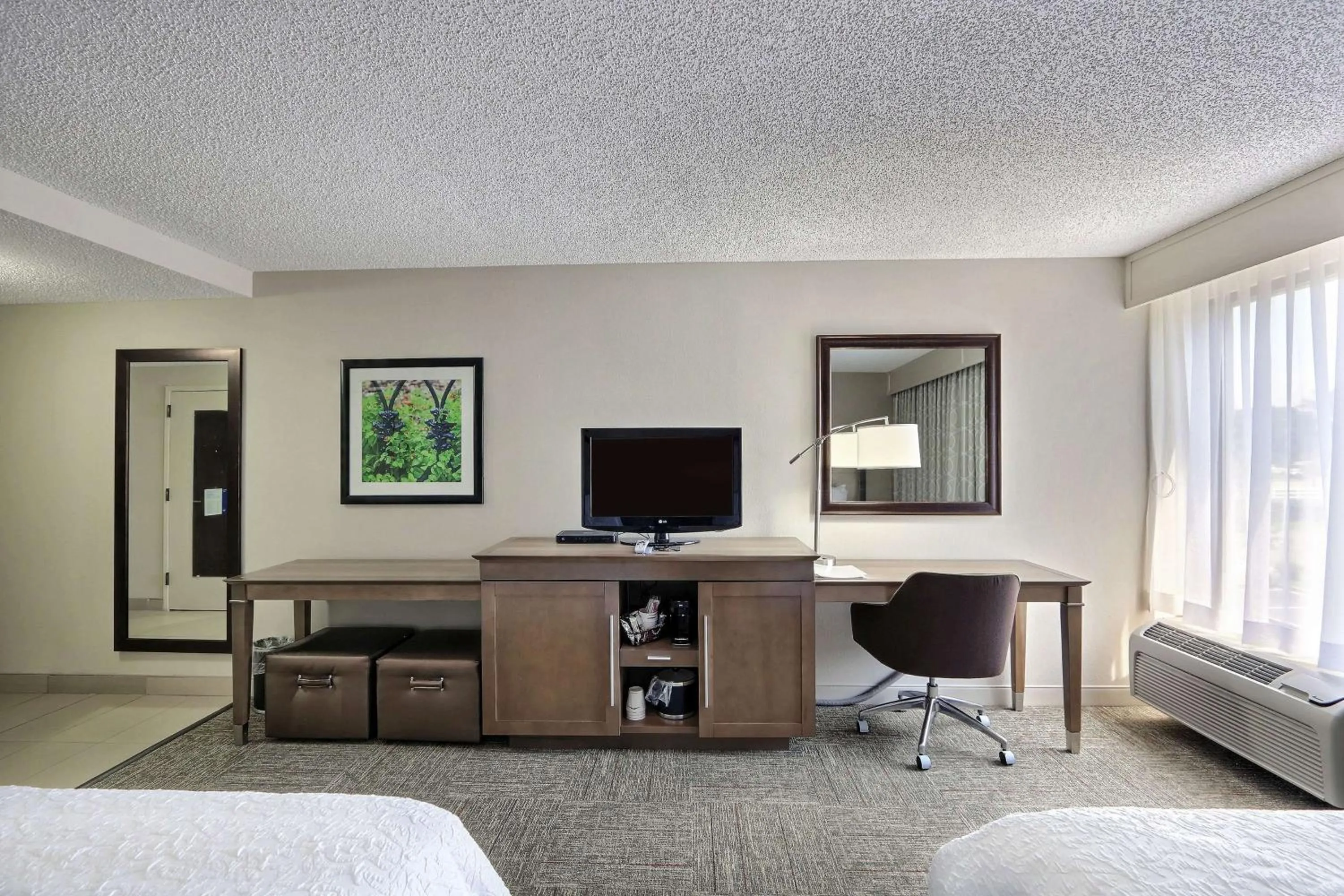 Bed in Hampton Inn Savannah-I-95/Richmond Hill