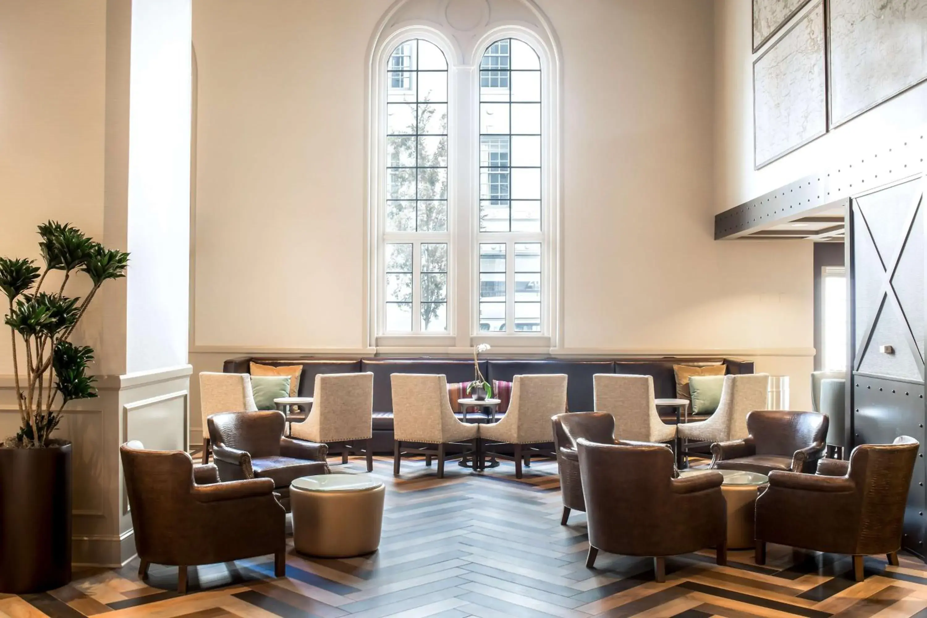 Lounge or bar in Hilton Baton Rouge Capitol Center Lounge or bar in Hilton Baton Rouge Capitol Center