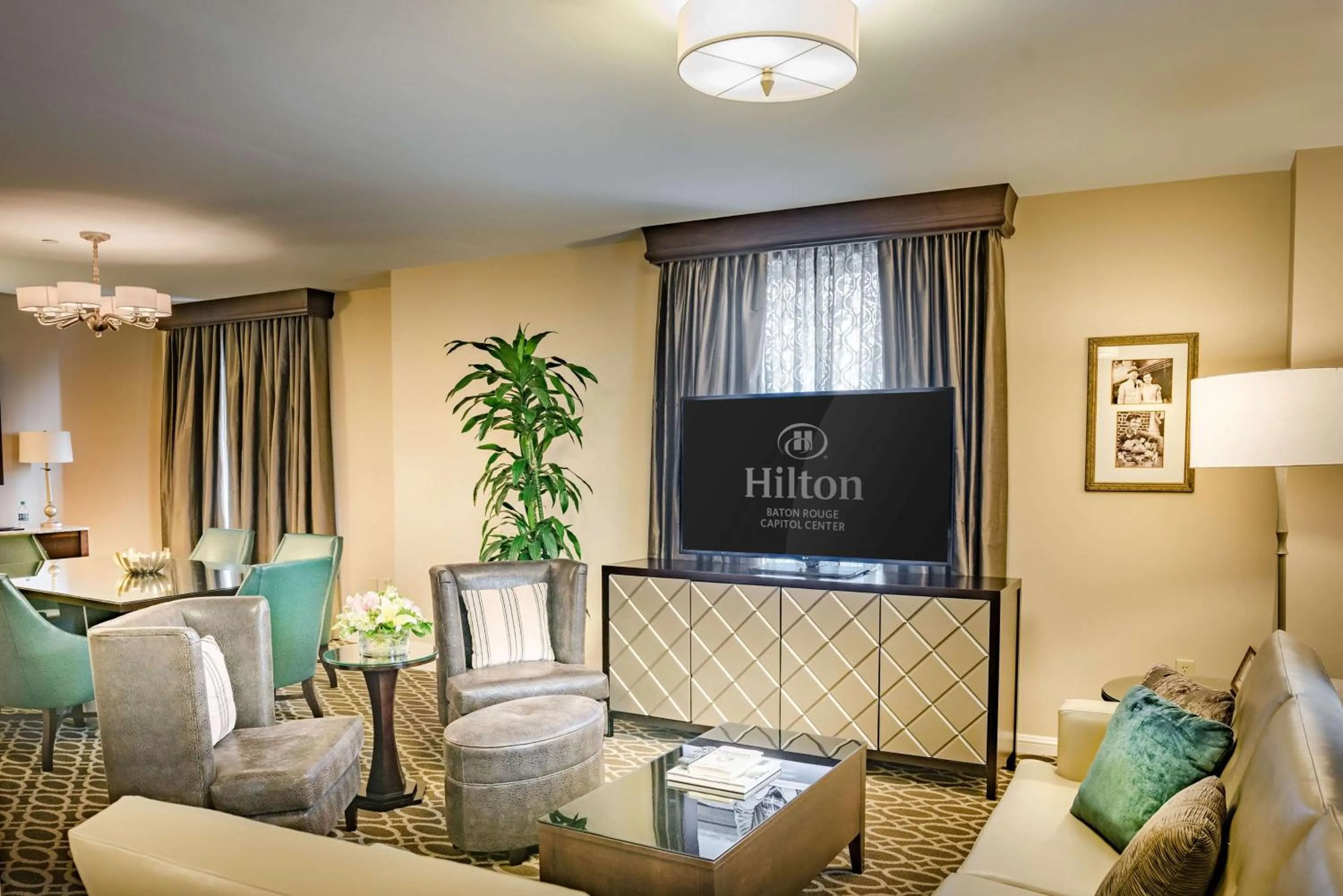 Living room in Hilton Baton Rouge Capitol Center