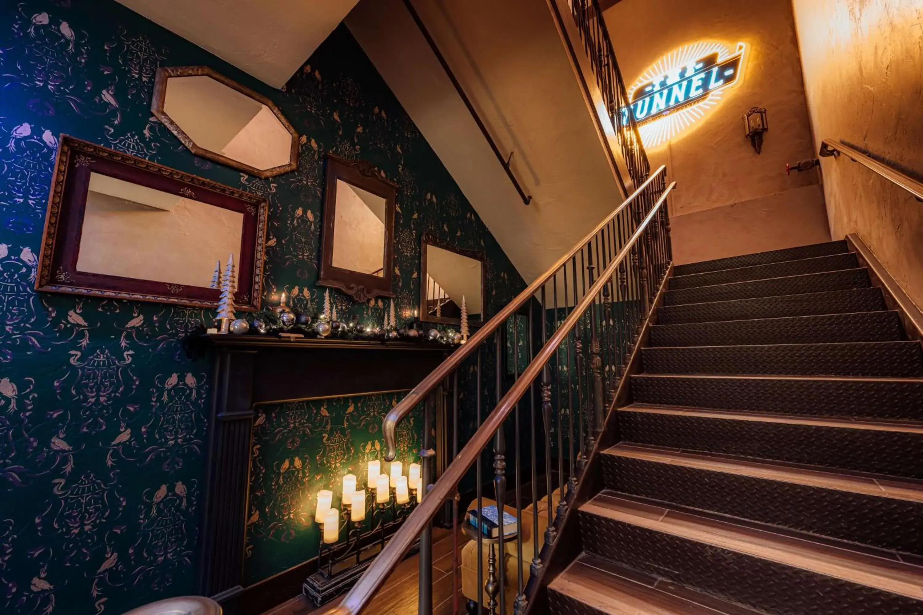 Lounge or bar in Hilton Baton Rouge Capitol Center Lounge or bar in Hilton Baton Rouge Capitol Center