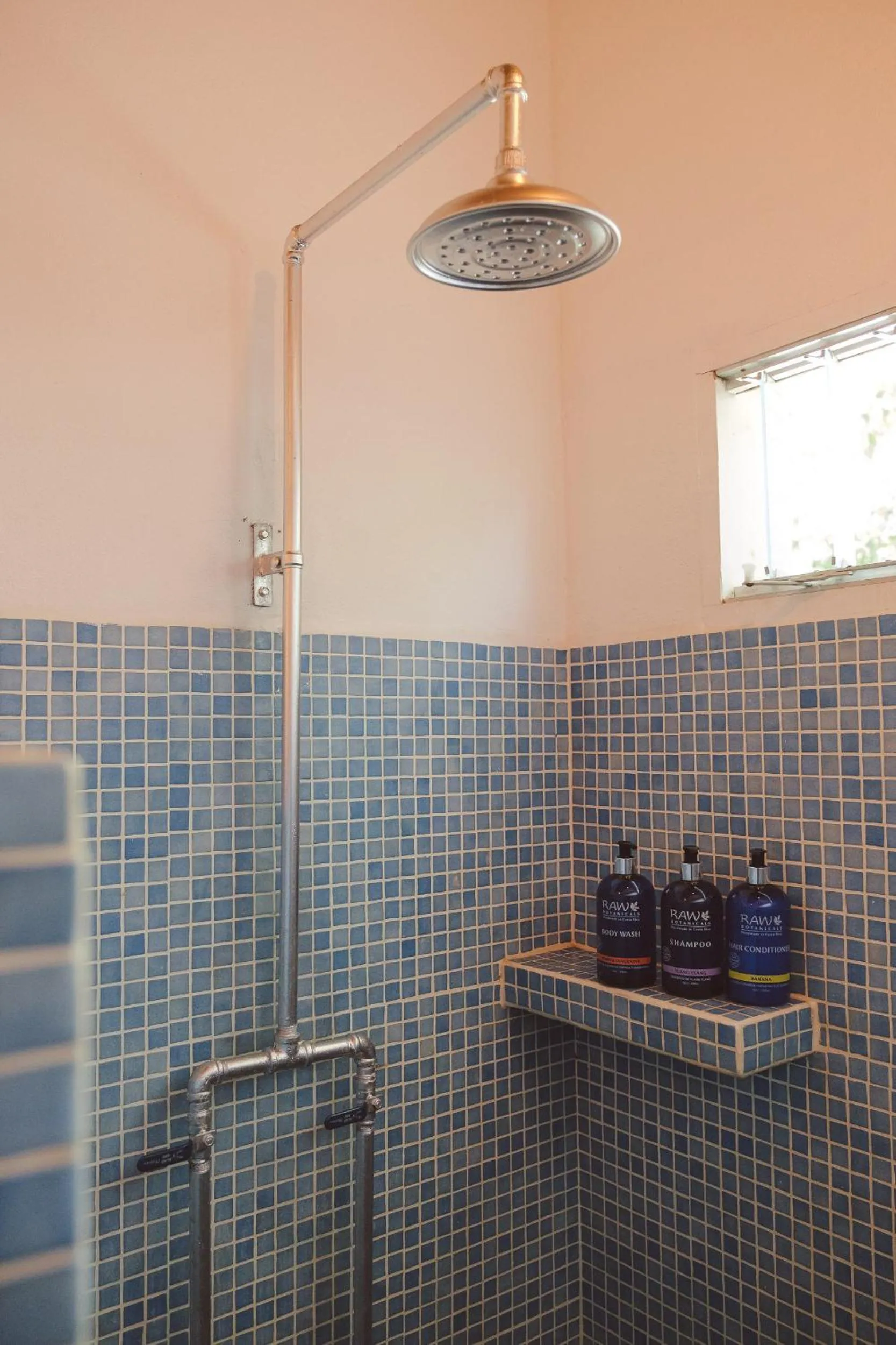 Bathroom in La Negra Surf Hotel