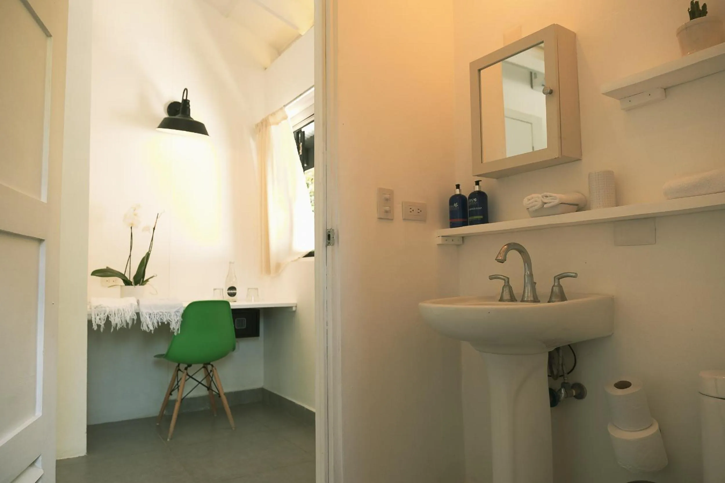 Bathroom in La Negra Surf Hotel