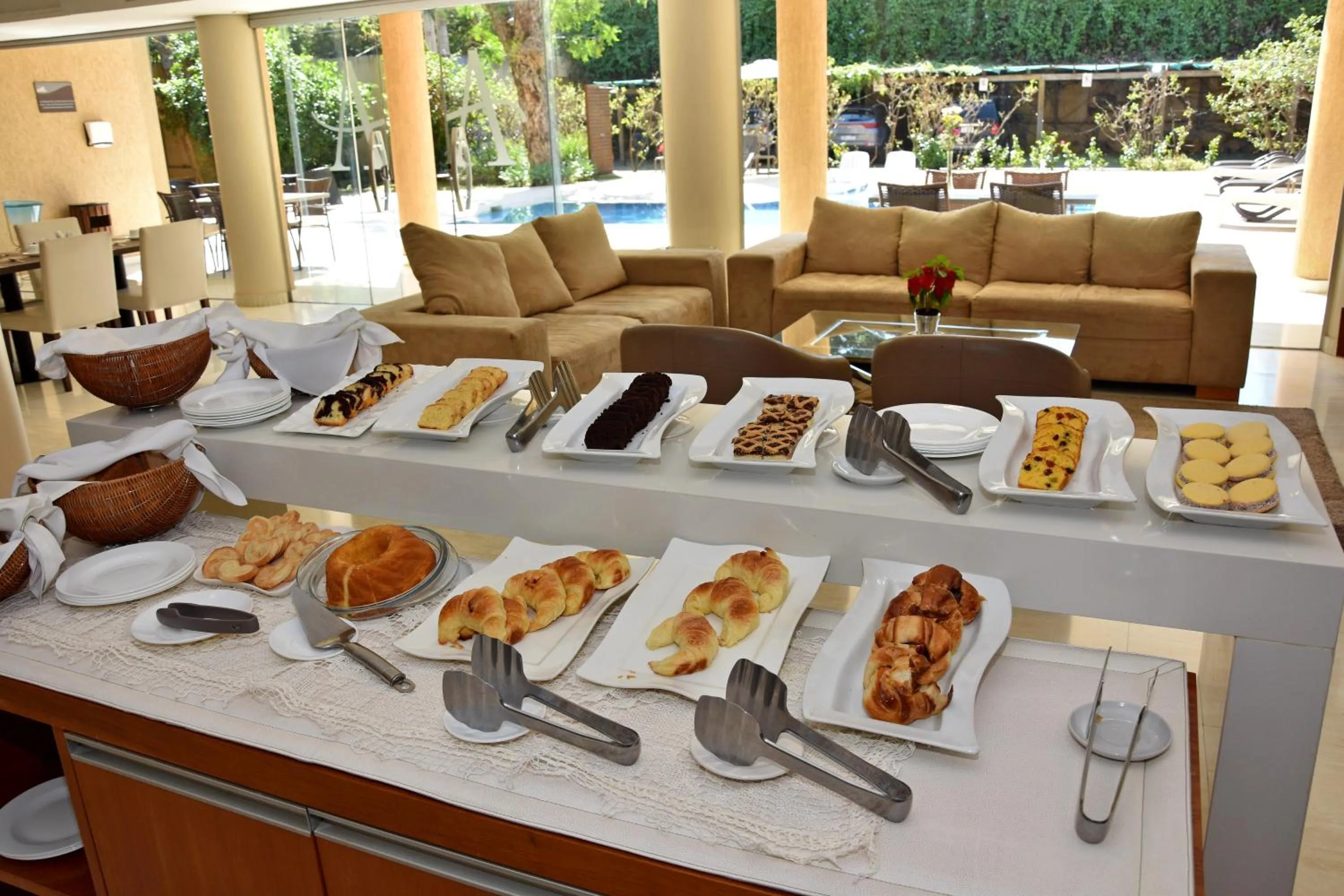 Buffet breakfast in Andares del Agua