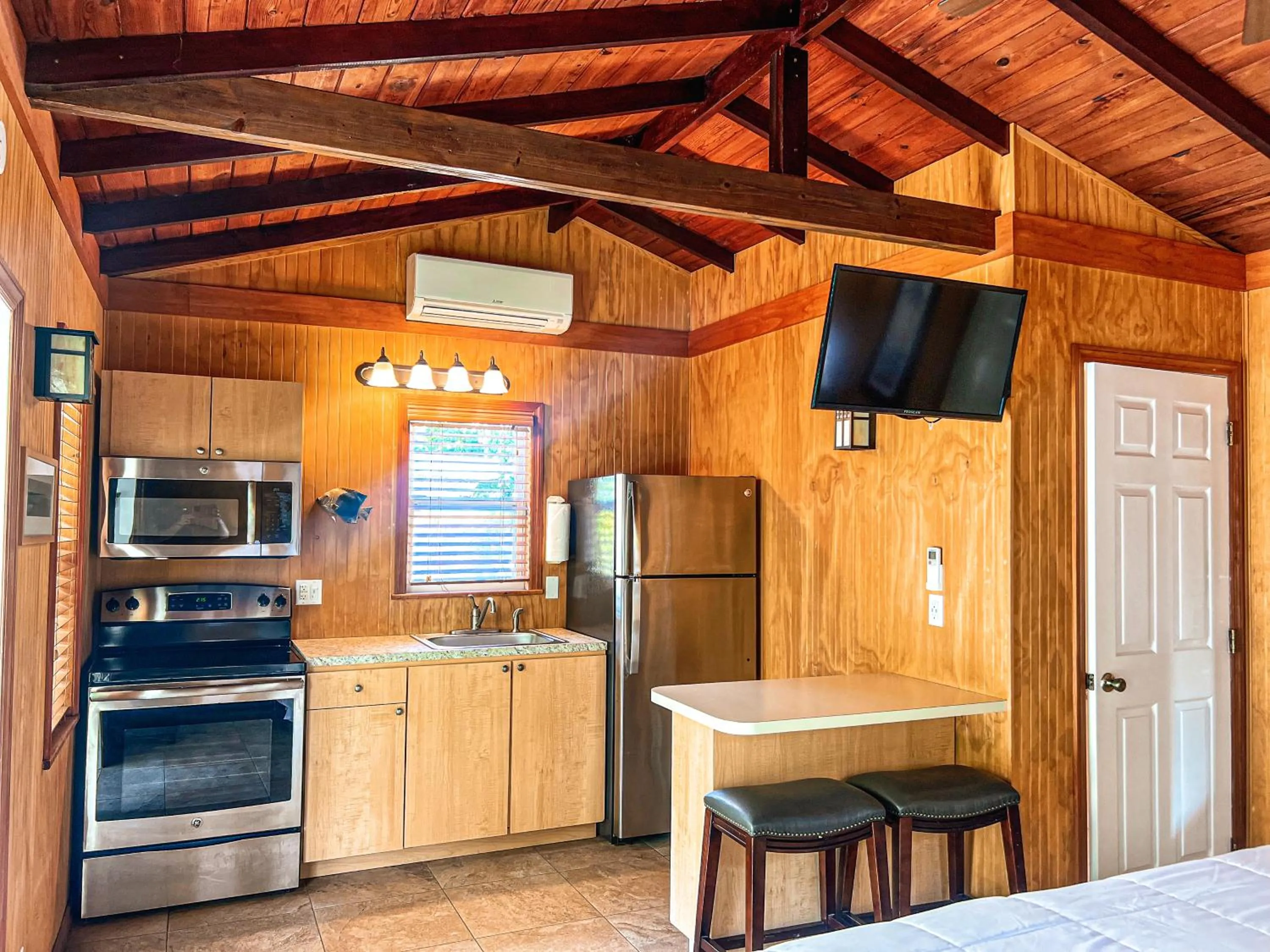 Kitchen or kitchenette in Sunset Cove Beach Resort