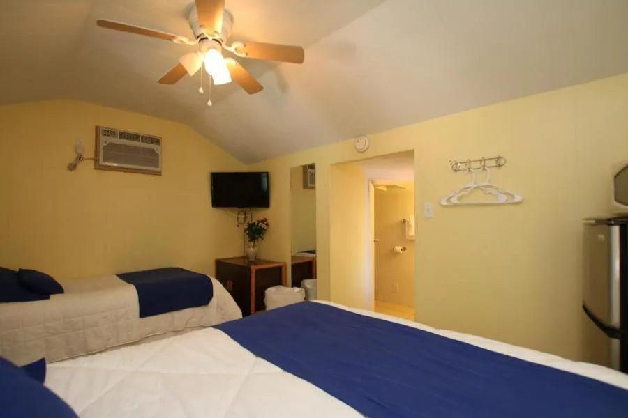 Bed in Sunset Cove Beach Resort