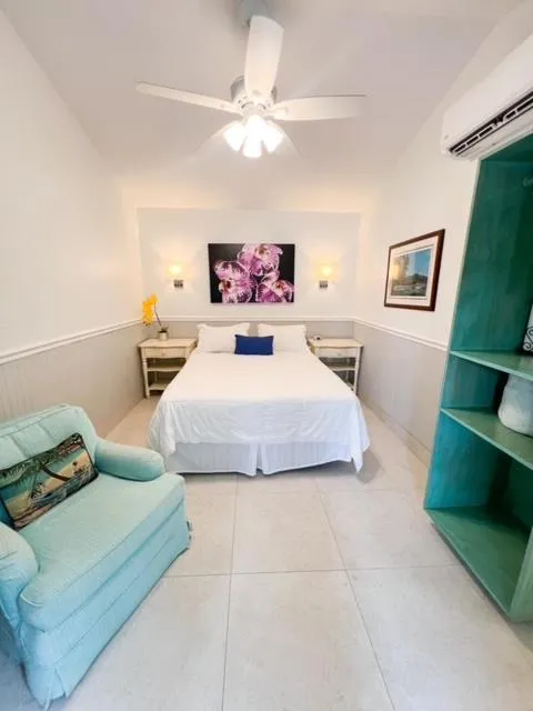 Bed in Sunset Cove Beach Resort