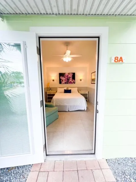 Bed in Sunset Cove Beach Resort