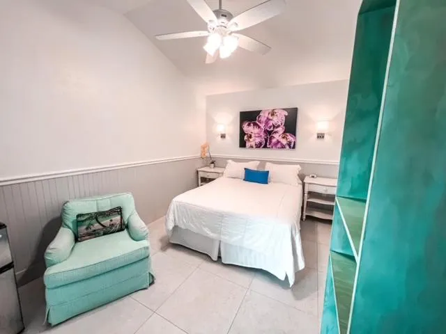 Bed in Sunset Cove Beach Resort