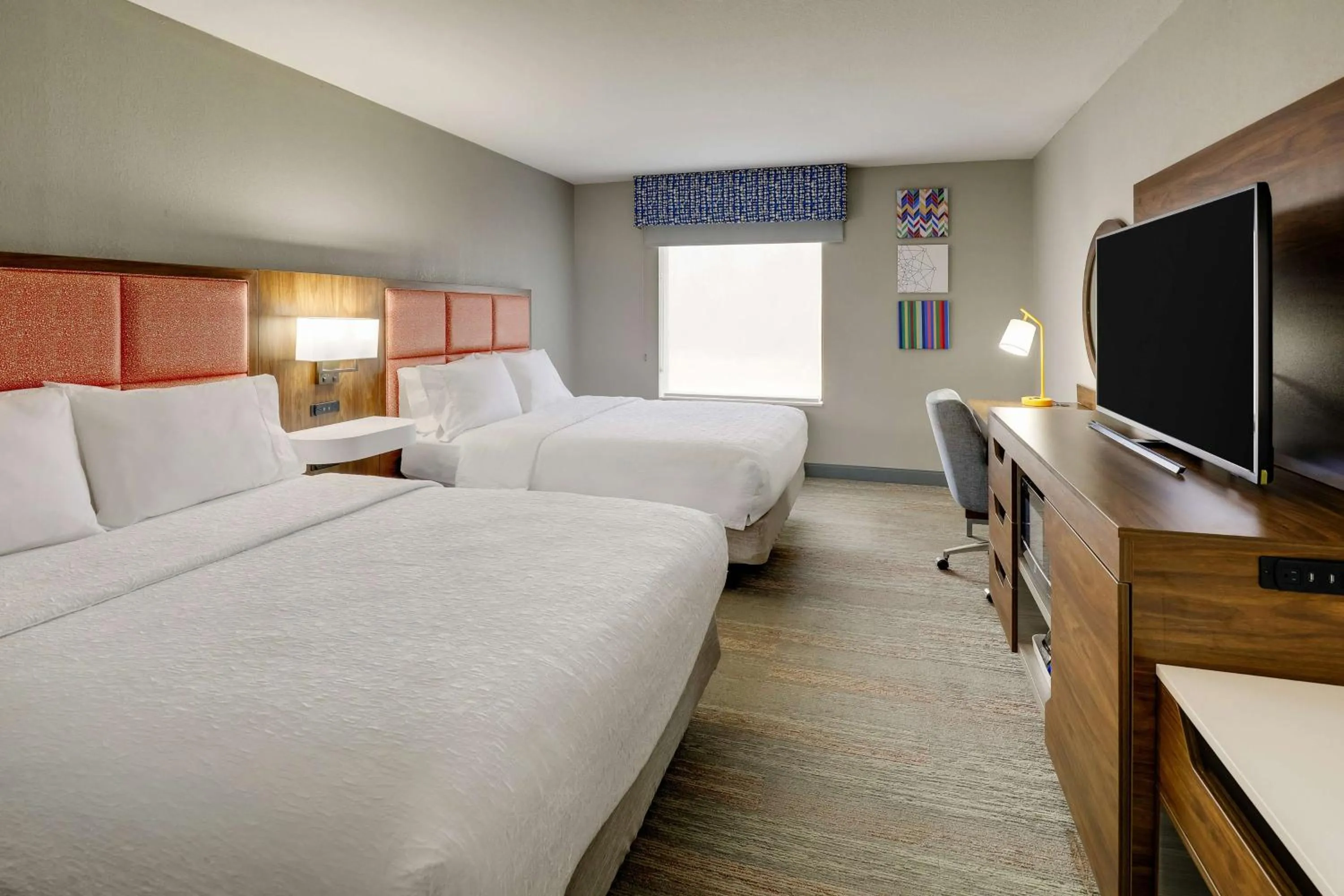 Bed in Hampton Inn & Suites St. Louis - Edwardsville