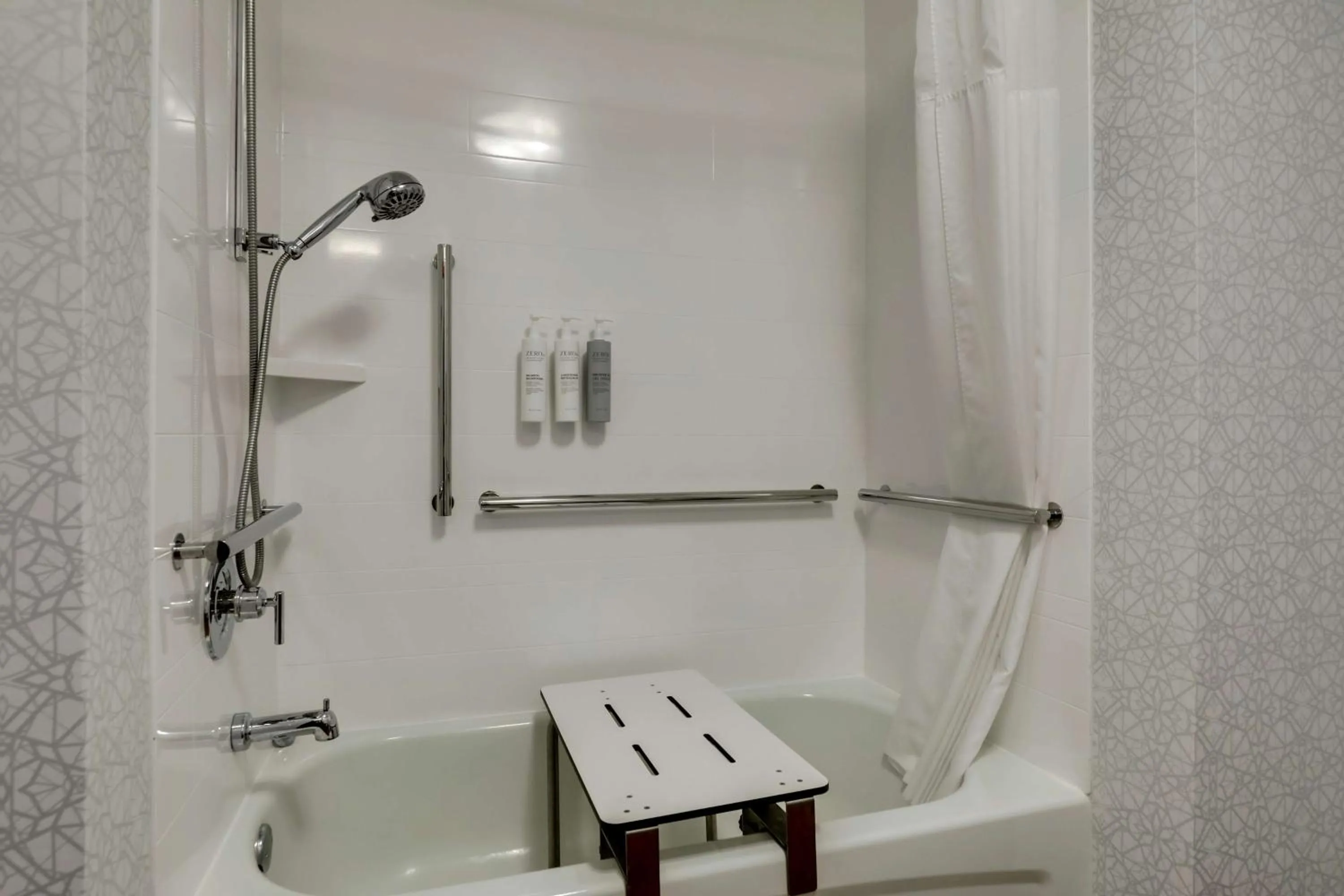 Bathroom in Hampton Inn & Suites St. Louis - Edwardsville