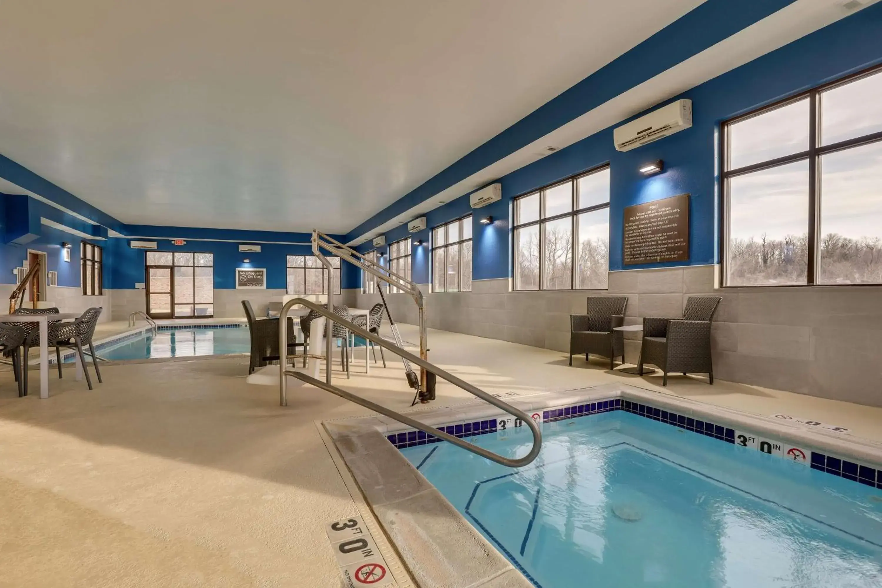 Pool view in Hampton Inn & Suites St. Louis - Edwardsville Pool view in Hampton Inn & Suites St. Louis - Edwardsville