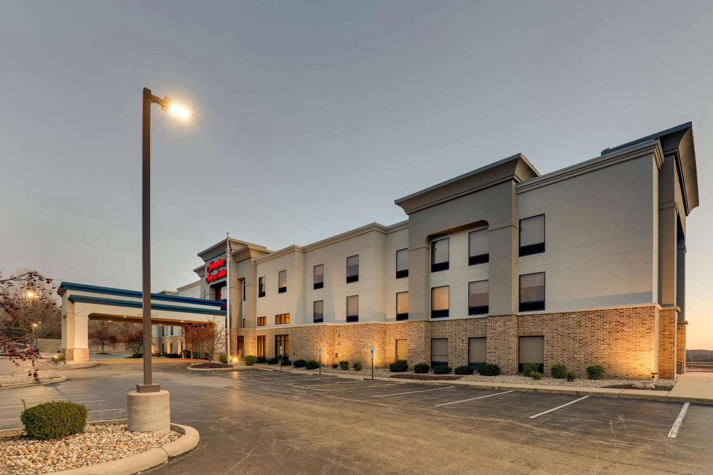 Property building in Hampton Inn & Suites St. Louis - Edwardsville