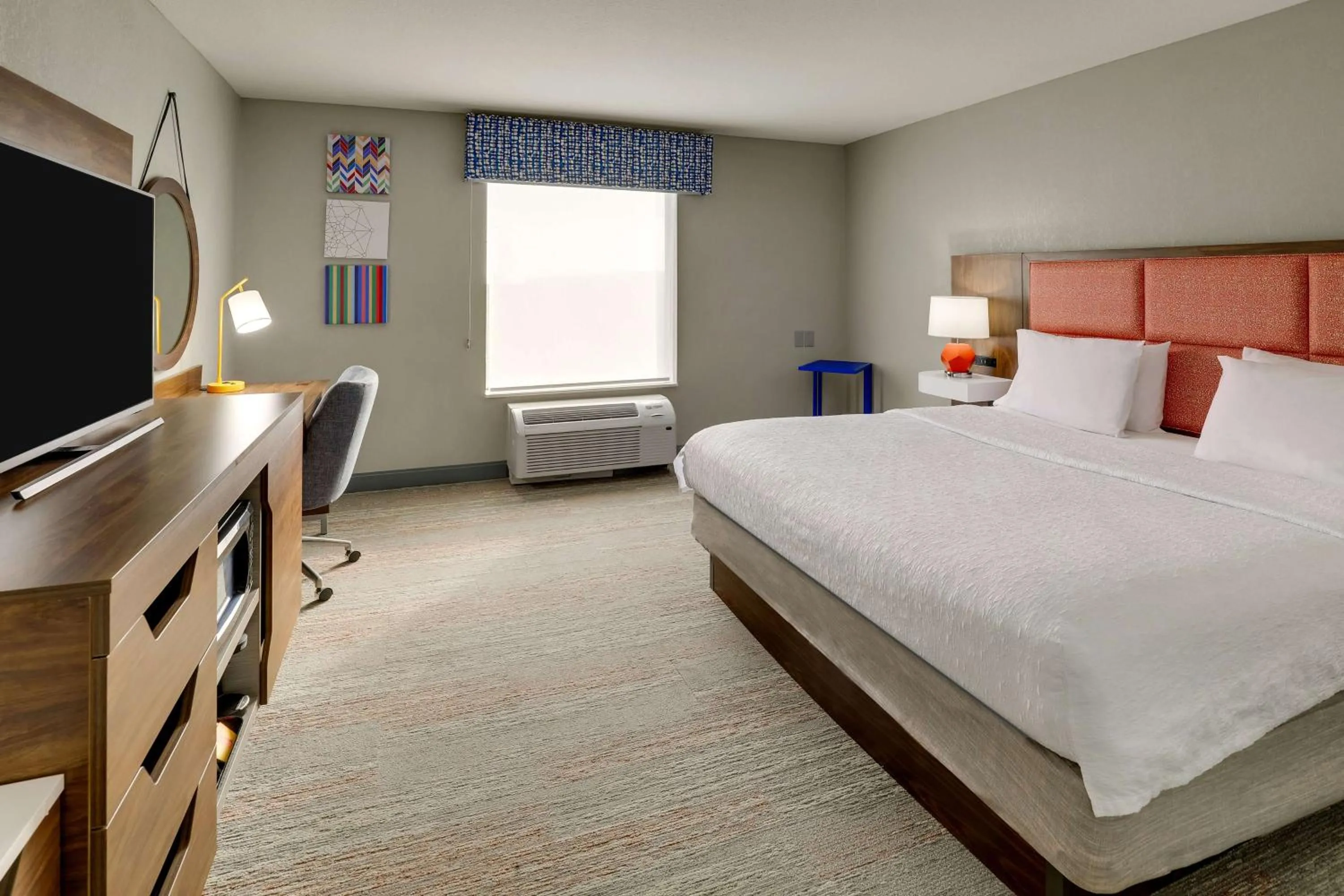 Bed in Hampton Inn & Suites St. Louis - Edwardsville