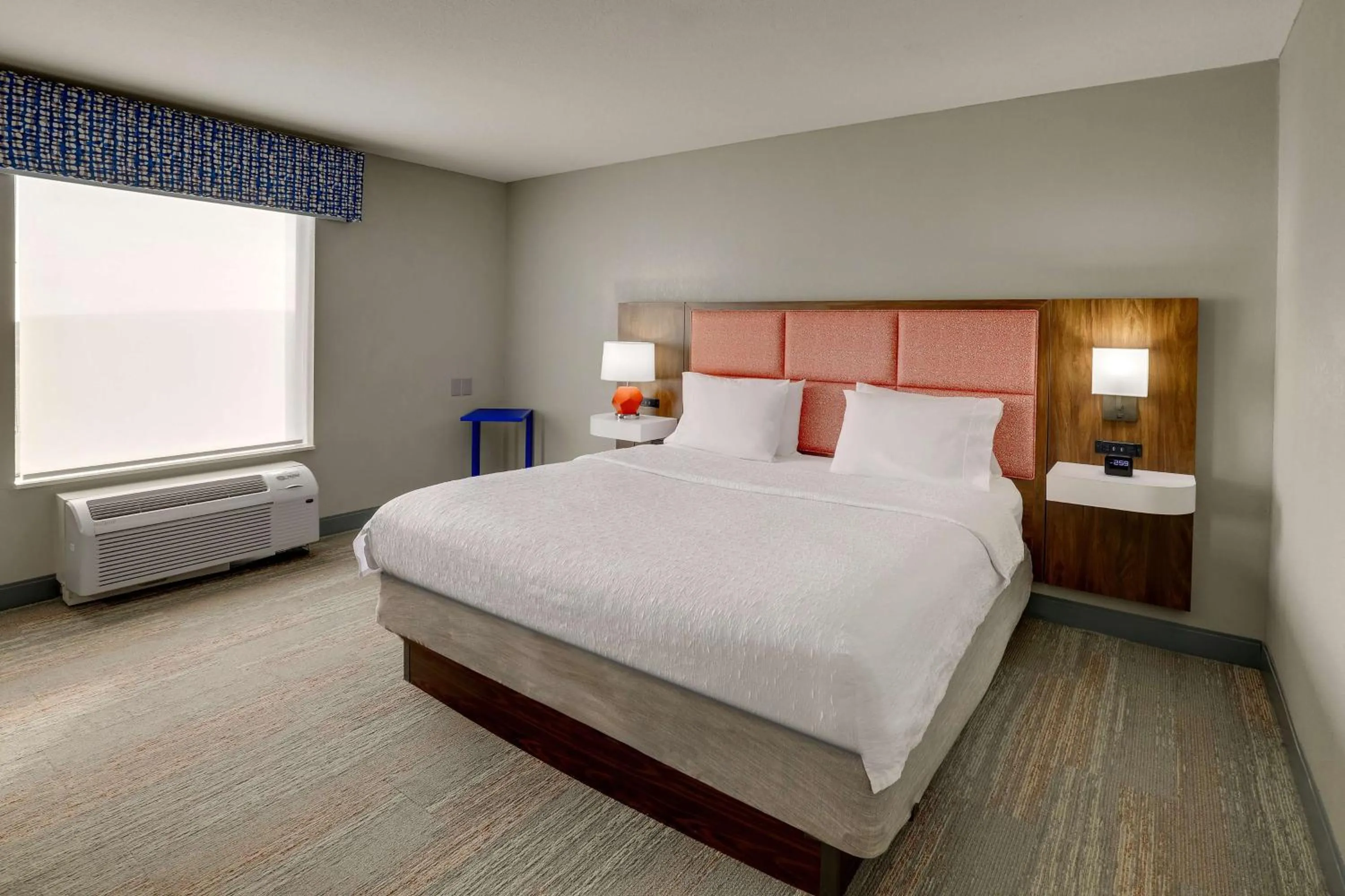 Bed in Hampton Inn & Suites St. Louis - Edwardsville