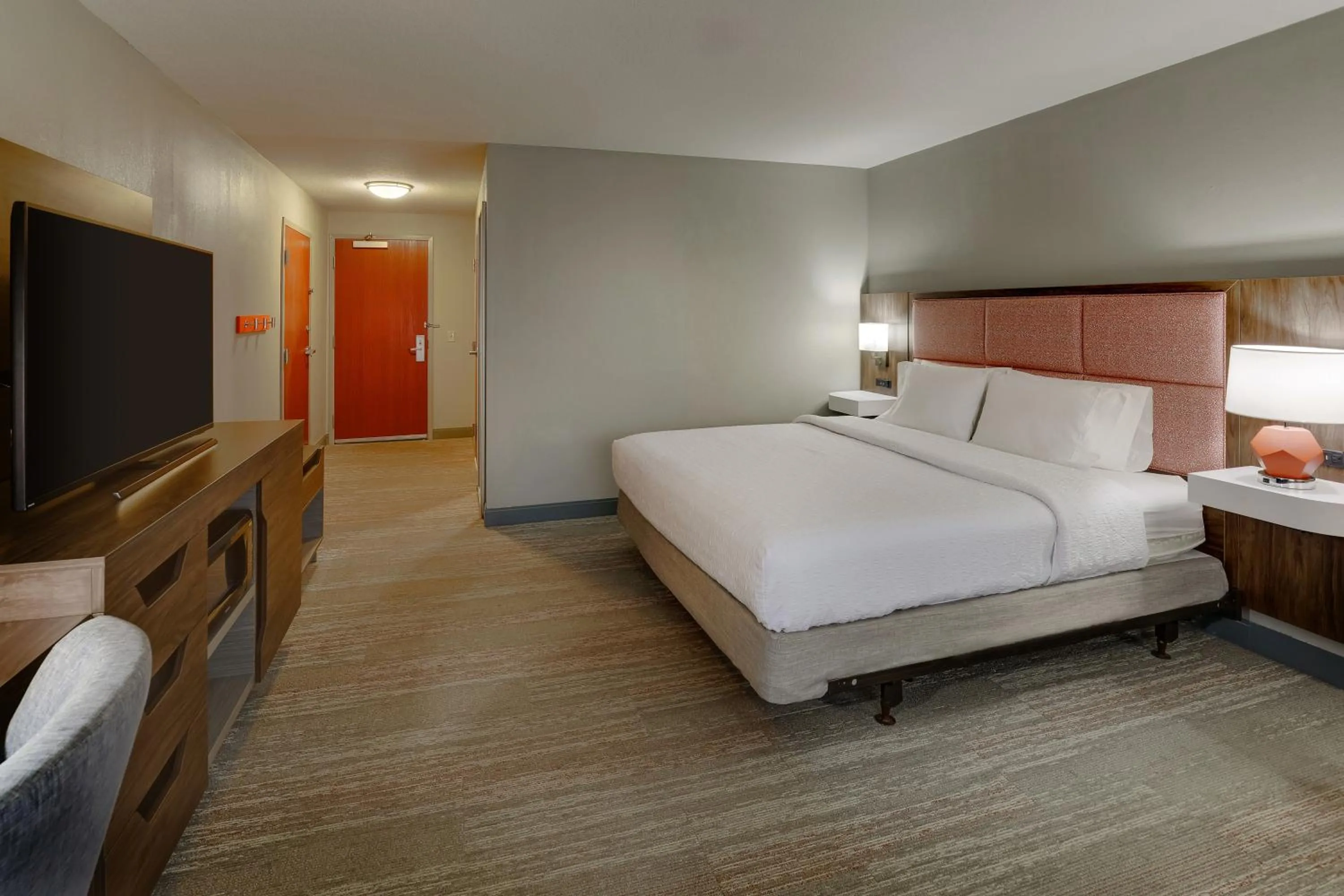 Bed in Hampton Inn & Suites St. Louis - Edwardsville