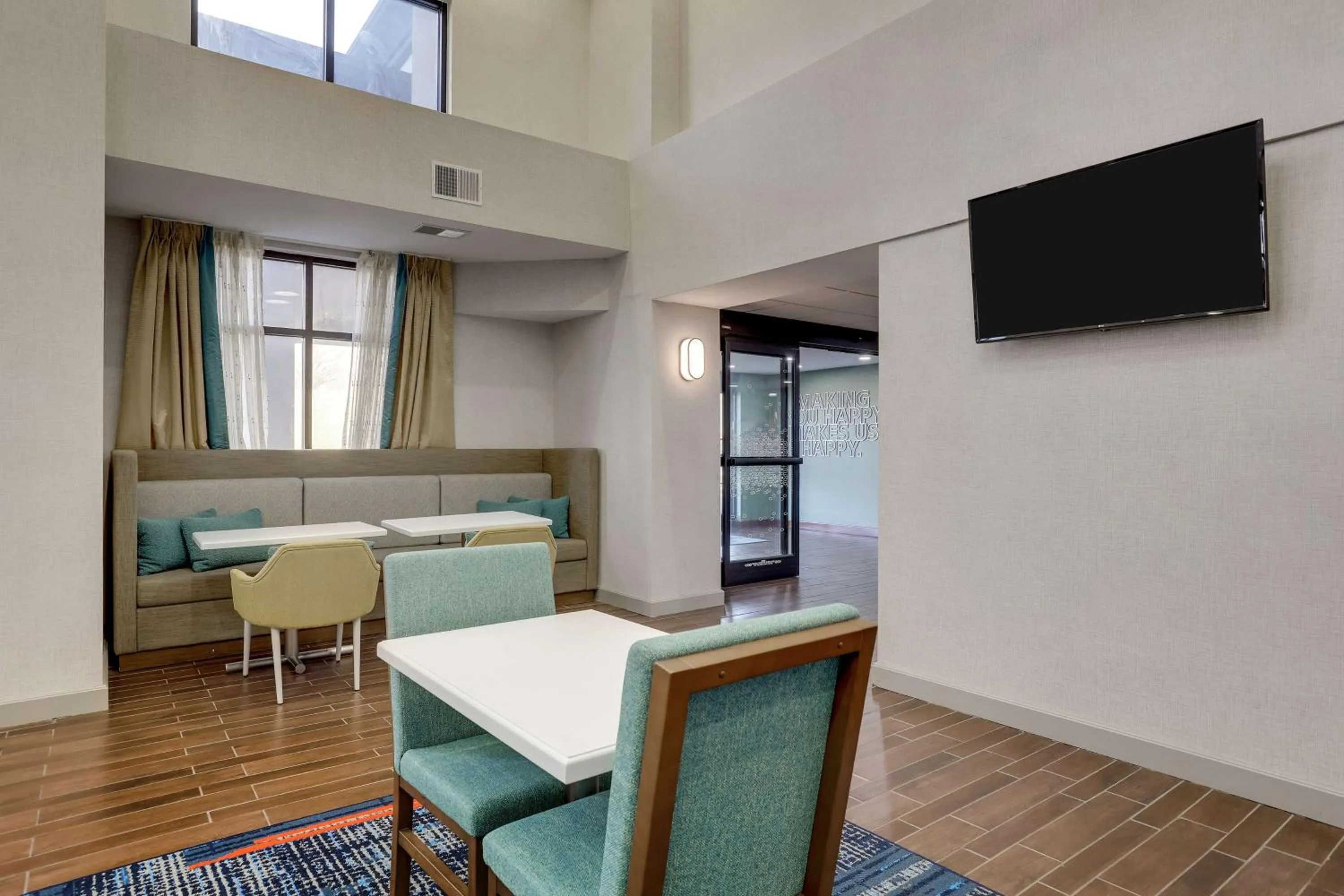 Breakfast in Hampton Inn & Suites St. Louis - Edwardsville