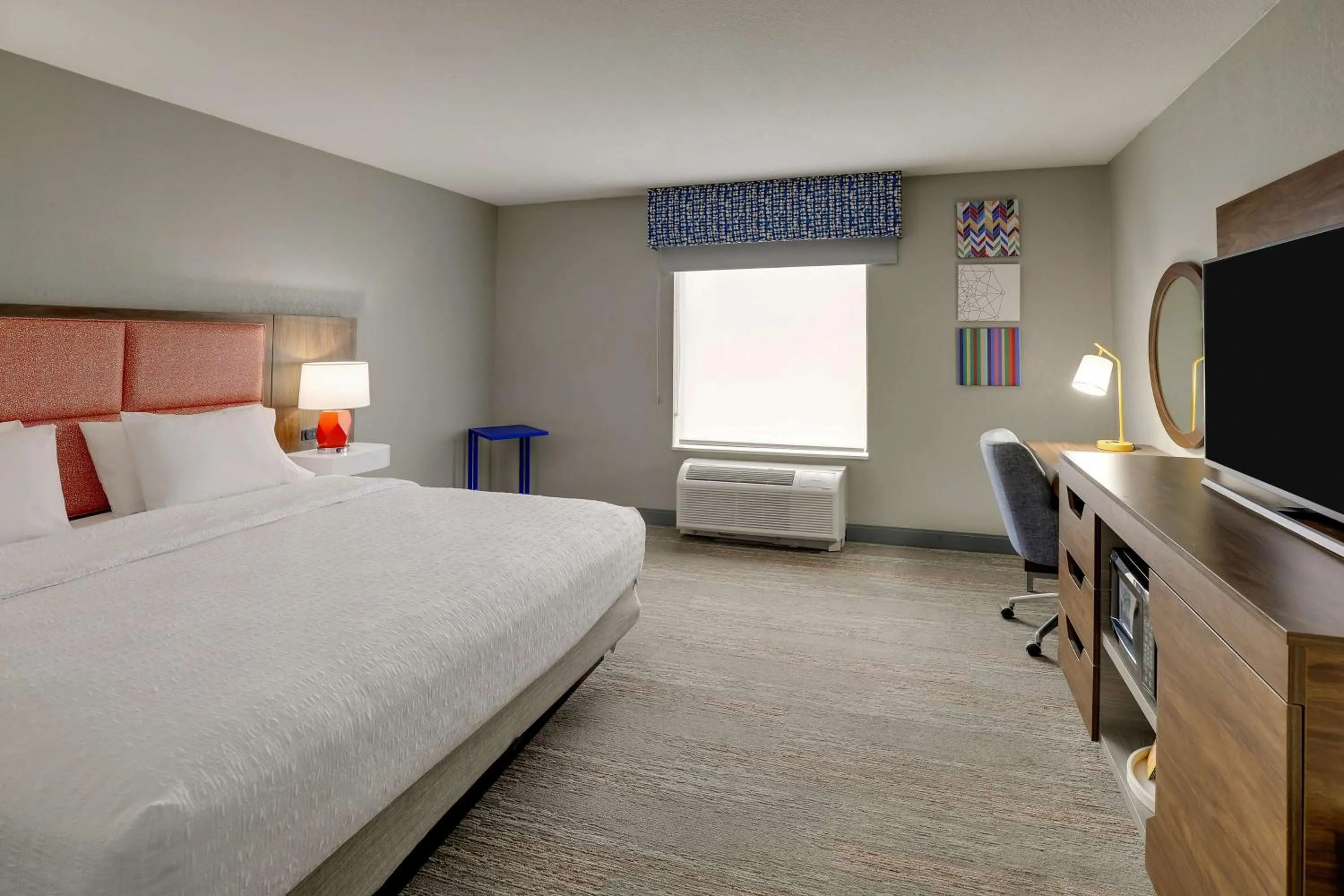 Bed in Hampton Inn & Suites St. Louis - Edwardsville