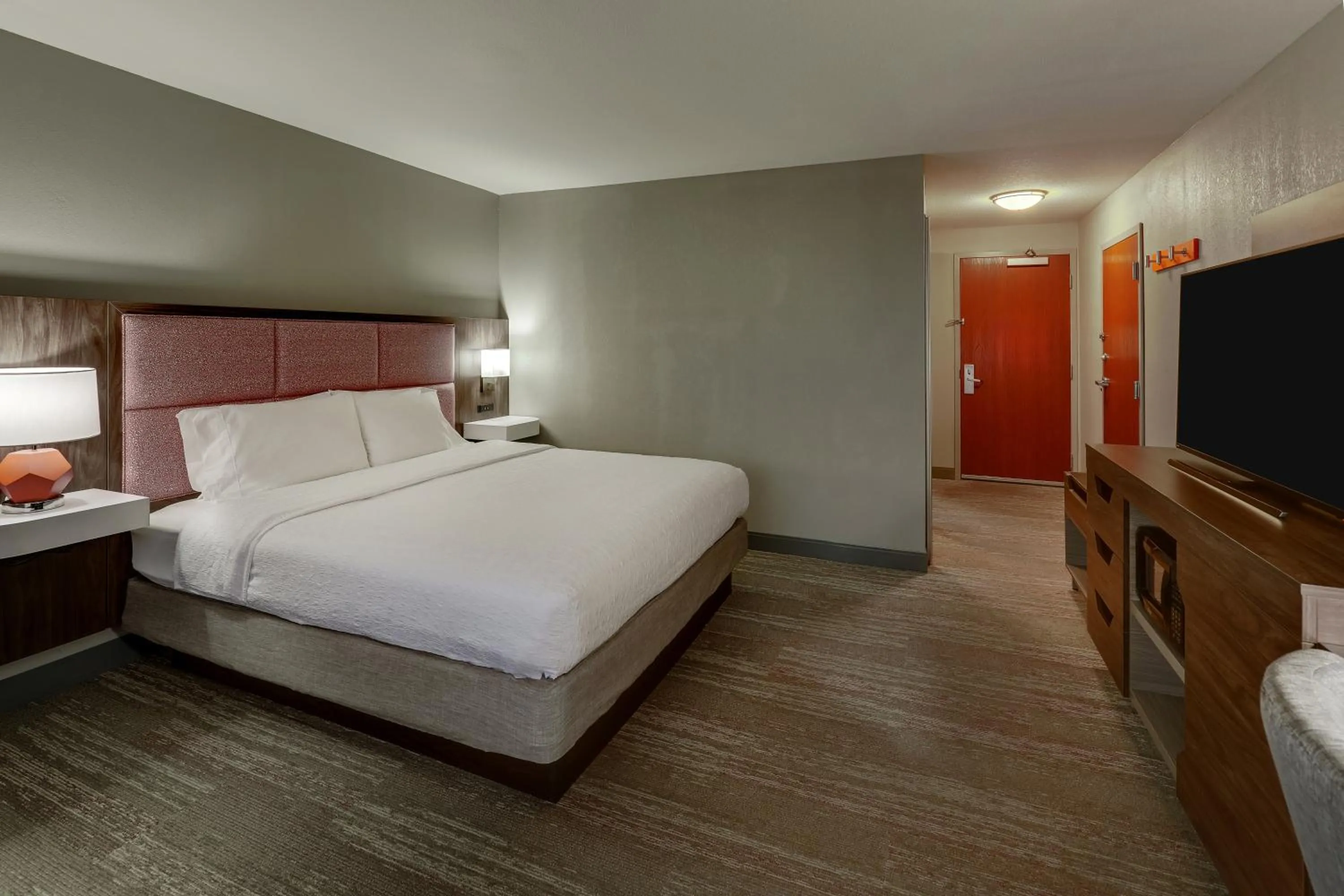 Bed in Hampton Inn & Suites St. Louis - Edwardsville