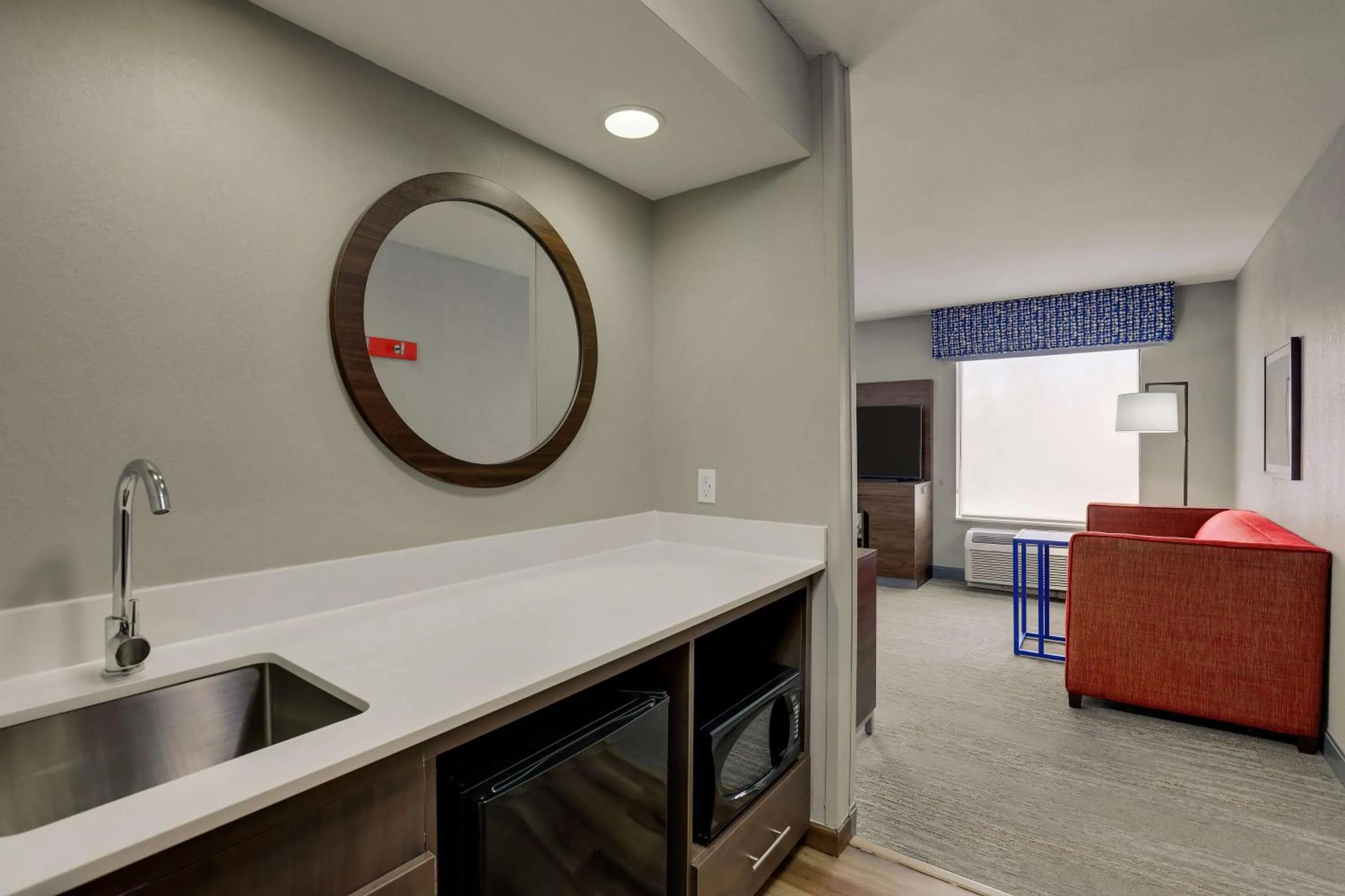 Photo of the whole room in Hampton Inn & Suites St. Louis - Edwardsville