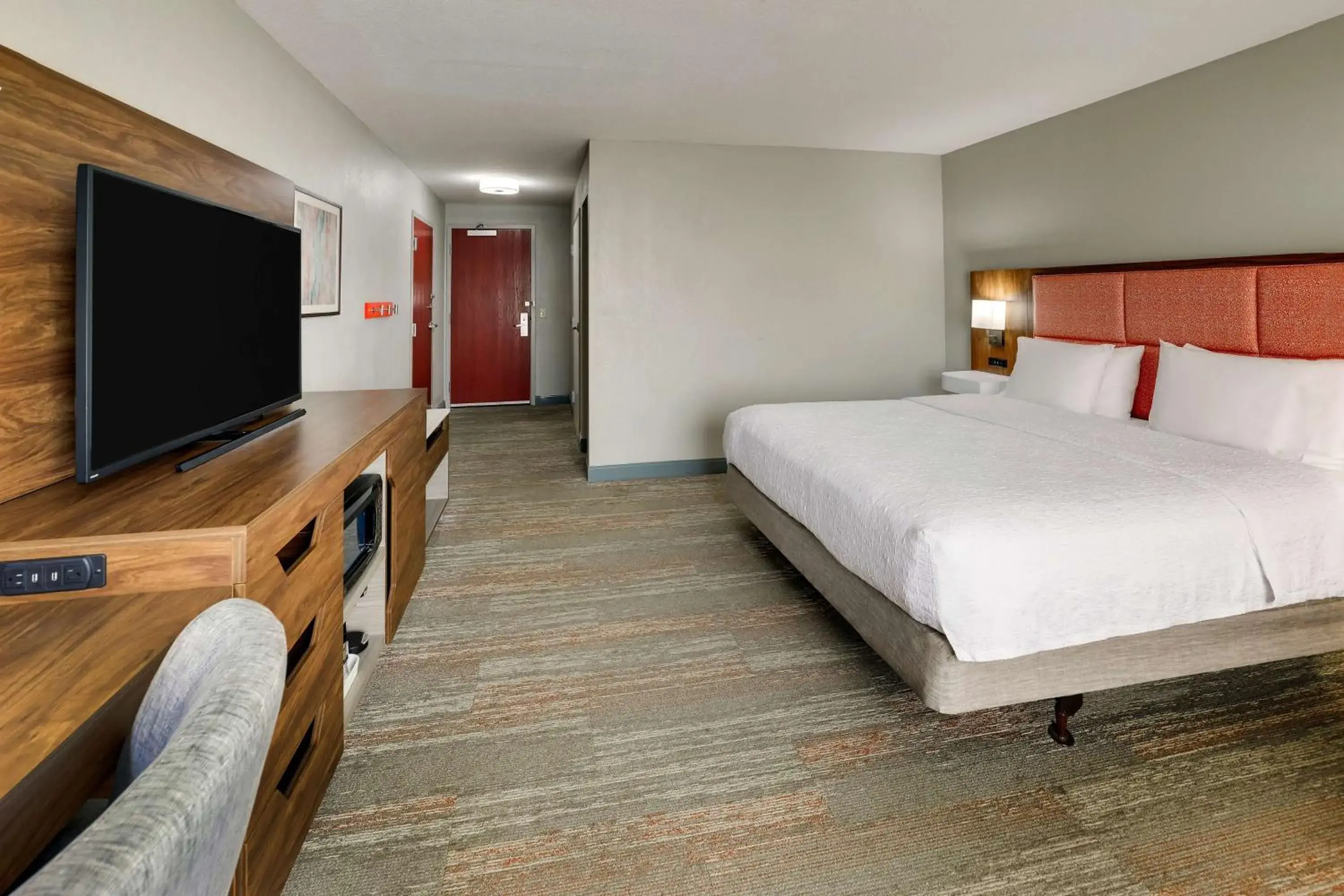 Bed in Hampton Inn & Suites St. Louis - Edwardsville Bed in Hampton Inn & Suites St. Louis - Edwardsville