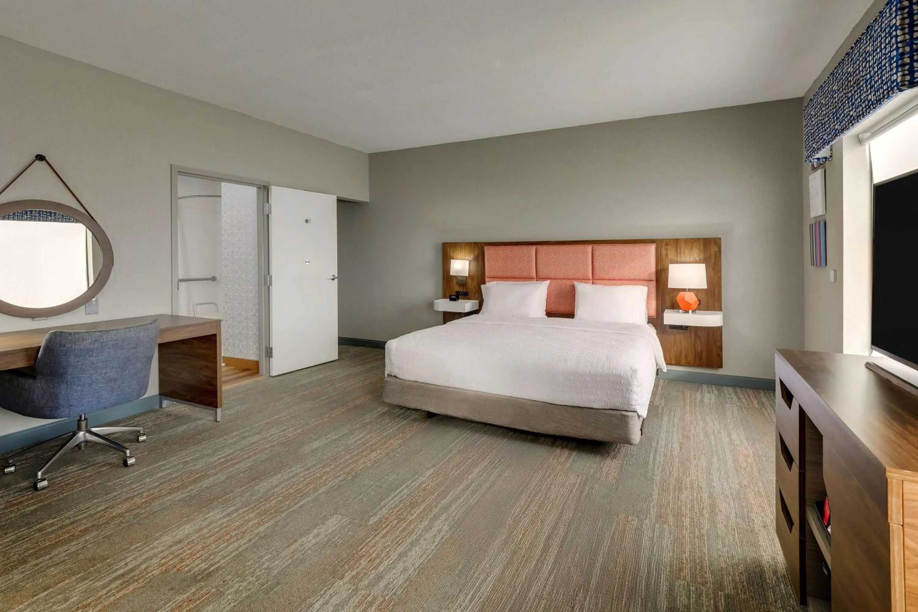 Bed in Hampton Inn & Suites St. Louis - Edwardsville