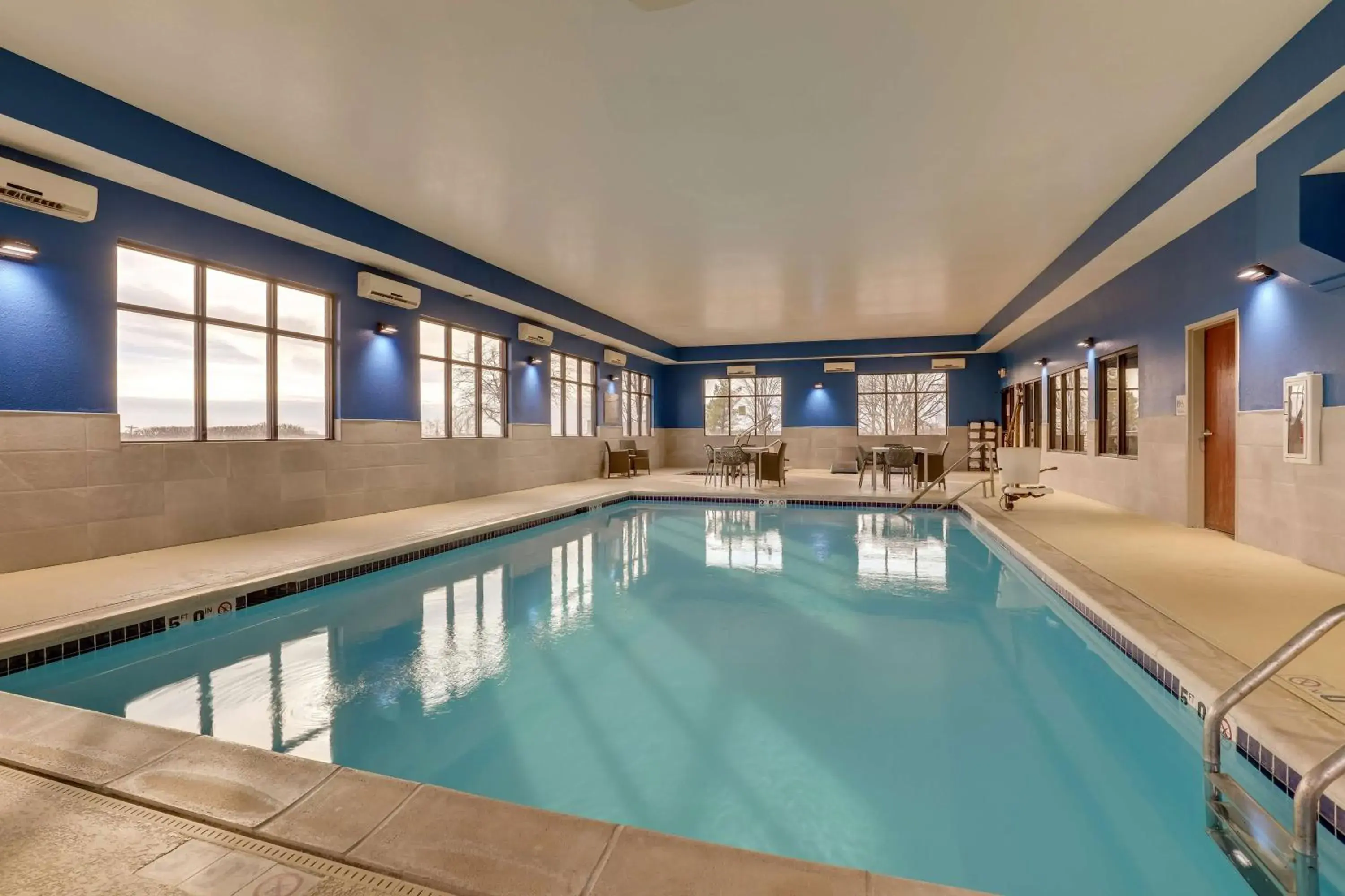 Pool view in Hampton Inn & Suites St. Louis - Edwardsville Pool view in Hampton Inn & Suites St. Louis - Edwardsville