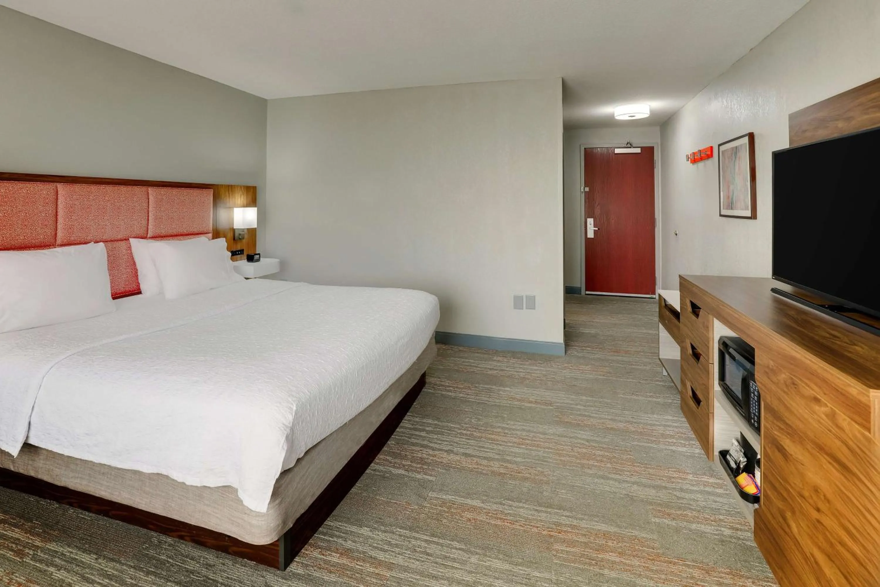 Bed in Hampton Inn & Suites St. Louis - Edwardsville