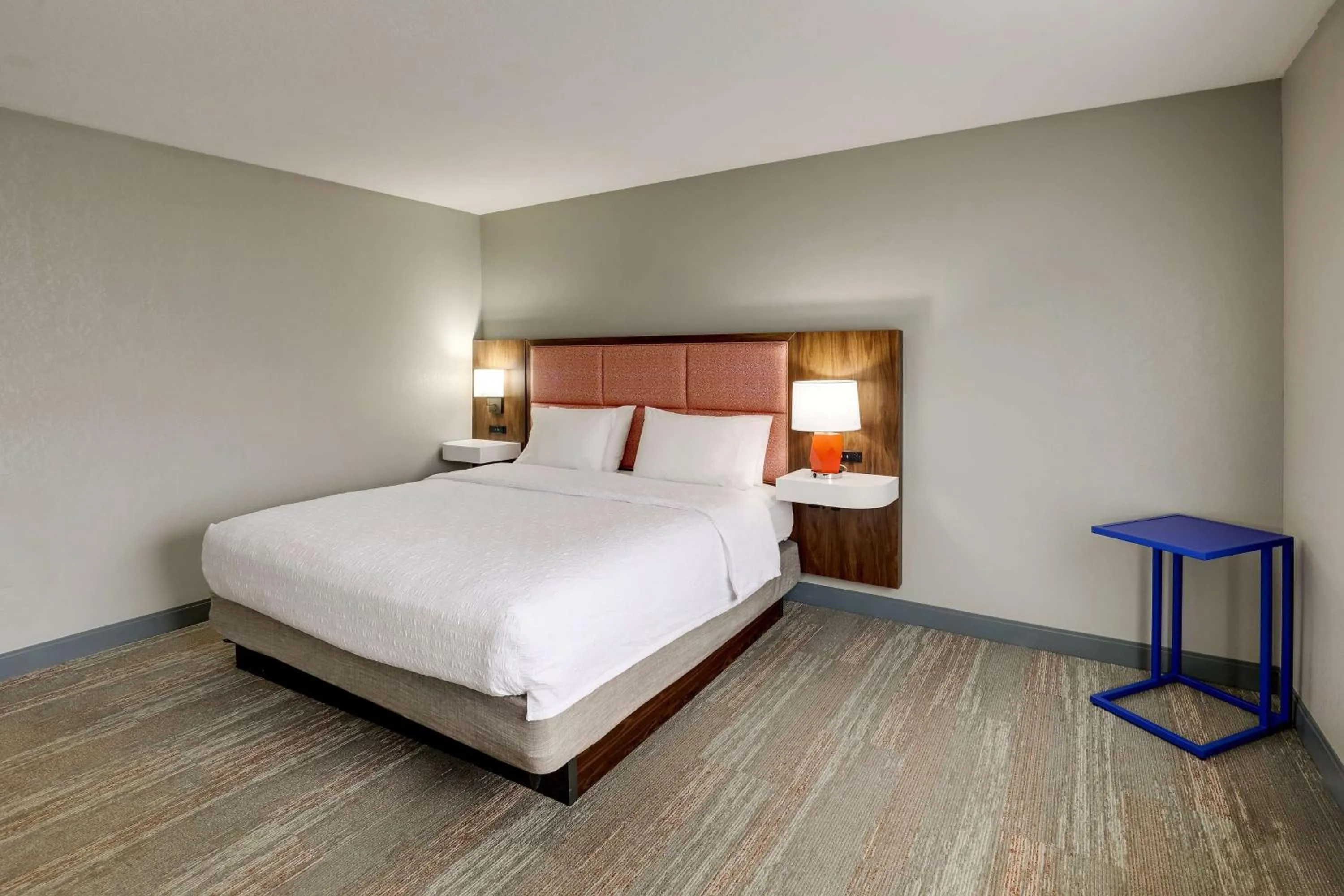 Bed in Hampton Inn & Suites St. Louis - Edwardsville