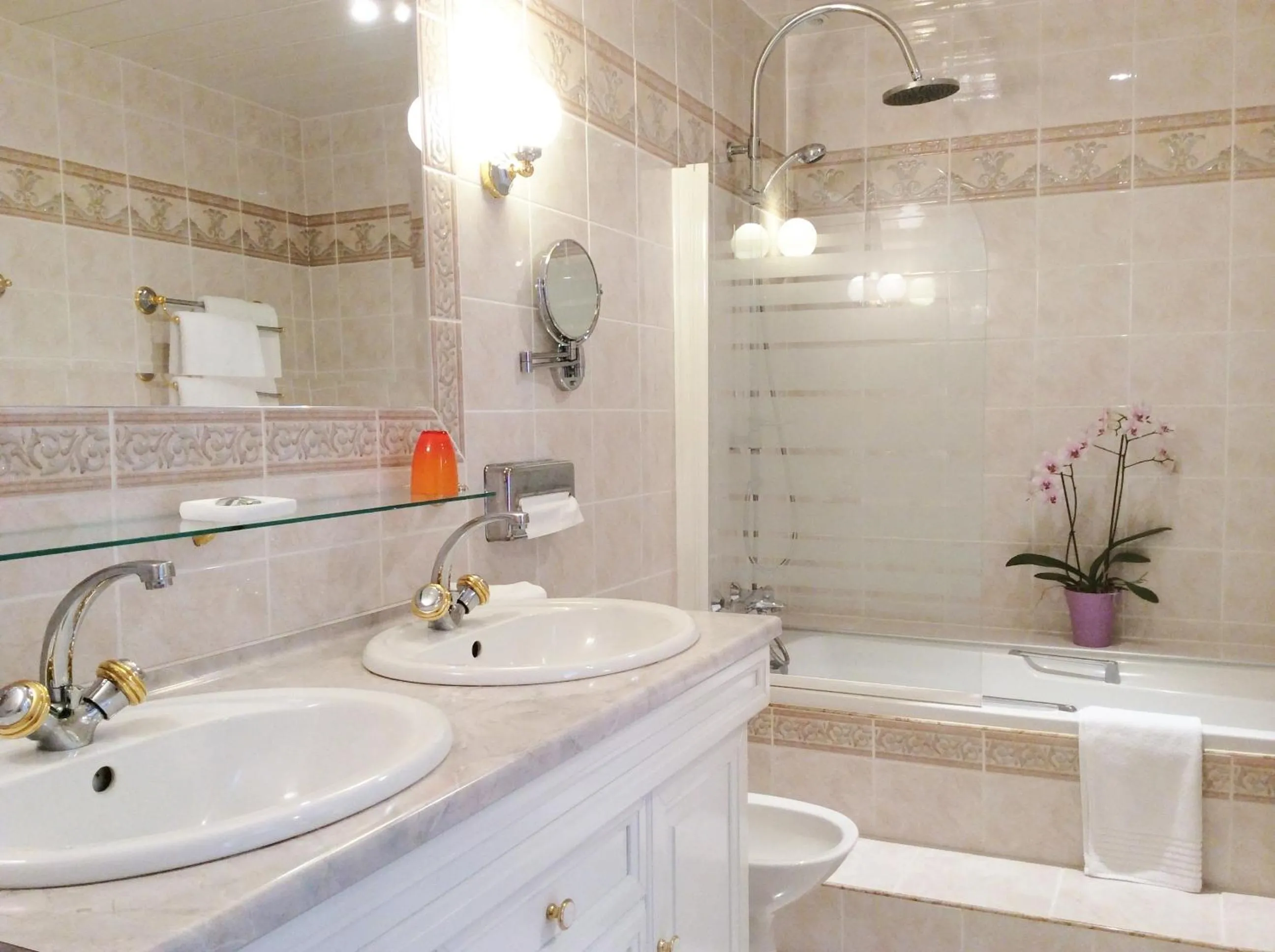 Bathroom in Manoir De Kertalg