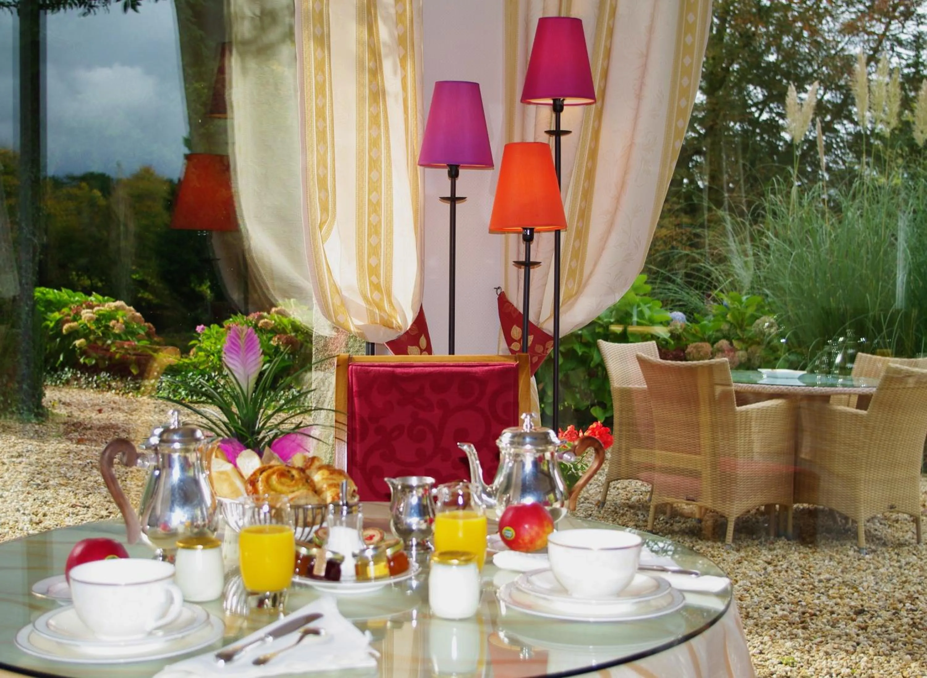 Restaurant/places to eat in Manoir De Kertalg