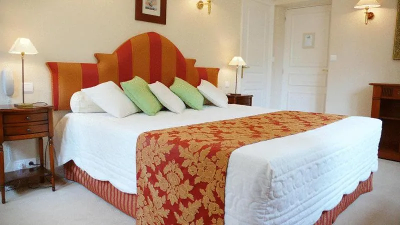 Photo of the whole room, Bed in Manoir De Kertalg