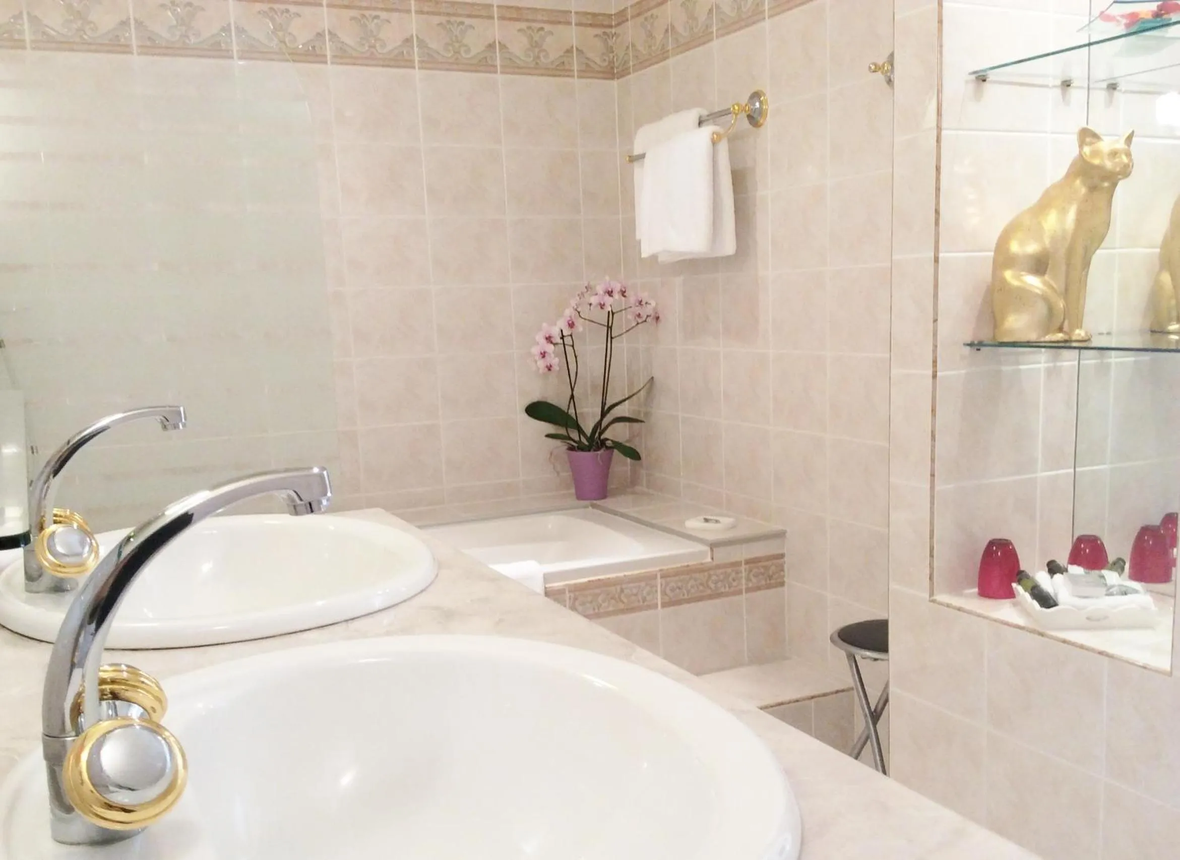 Bathroom in Manoir De Kertalg