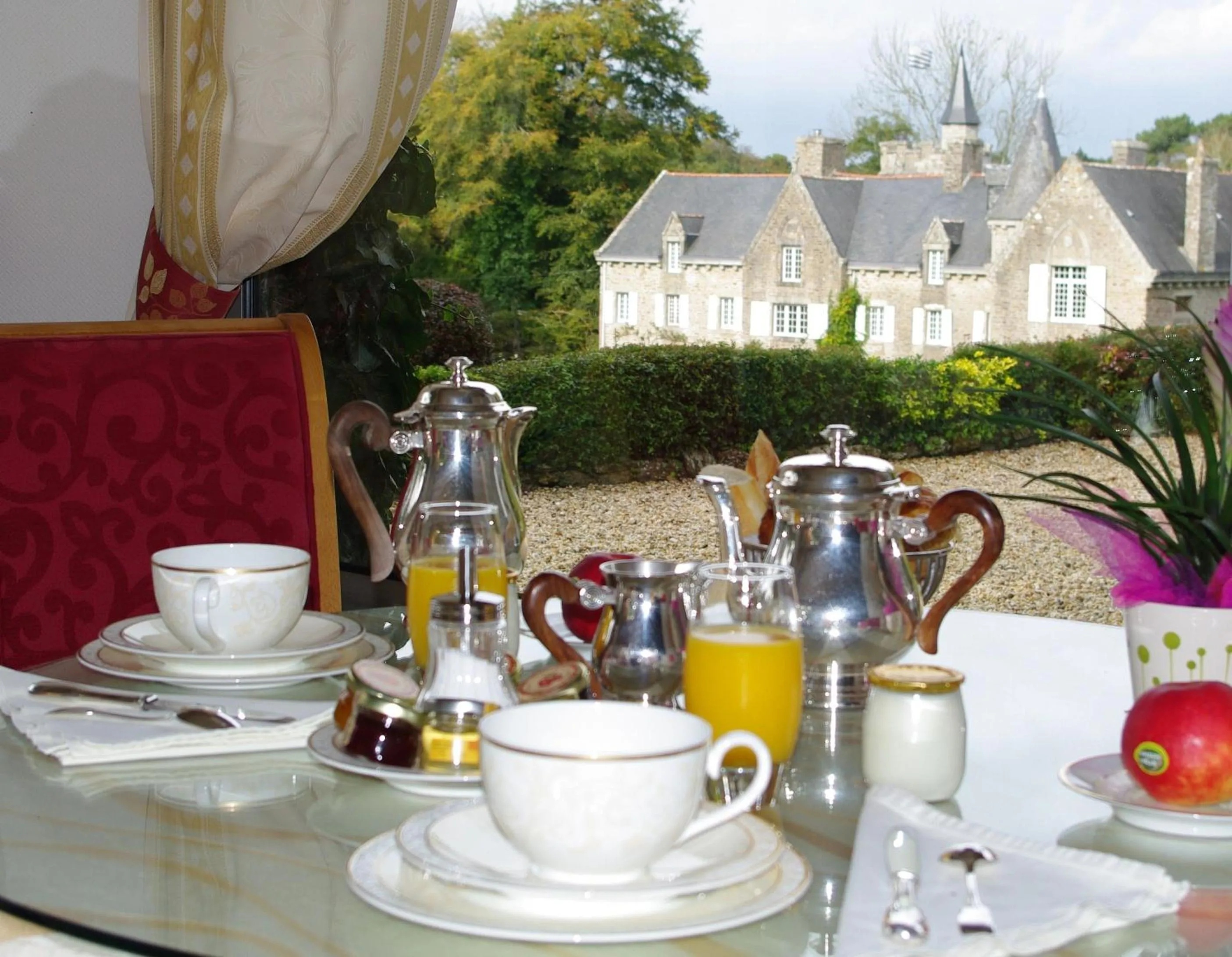 Restaurant/places to eat in Manoir De Kertalg