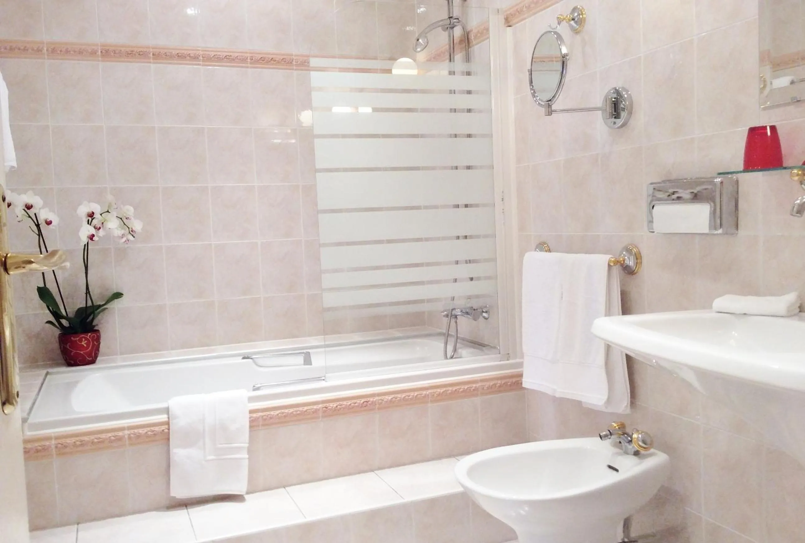 Bathroom in Manoir De Kertalg