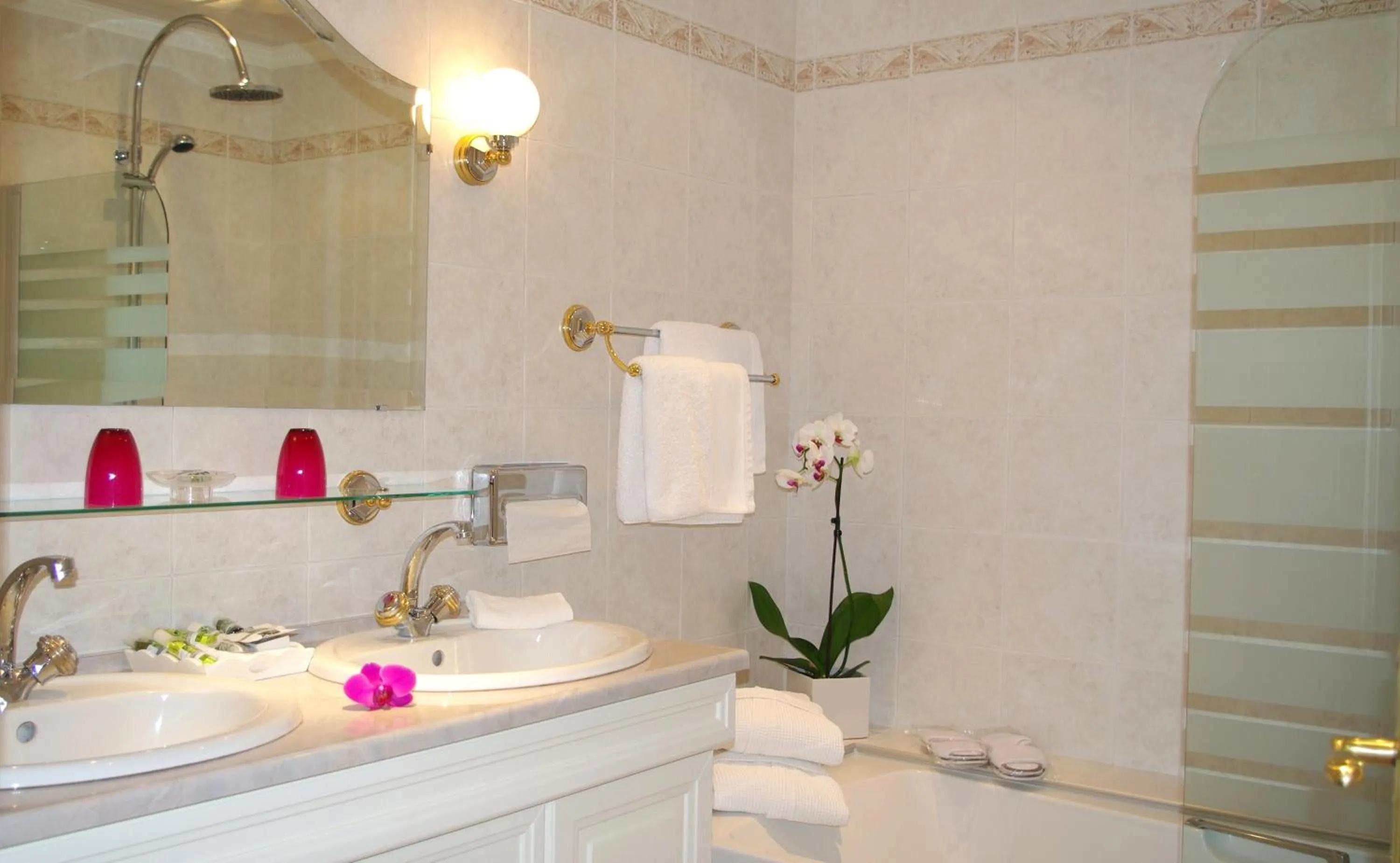 Bathroom in Manoir De Kertalg