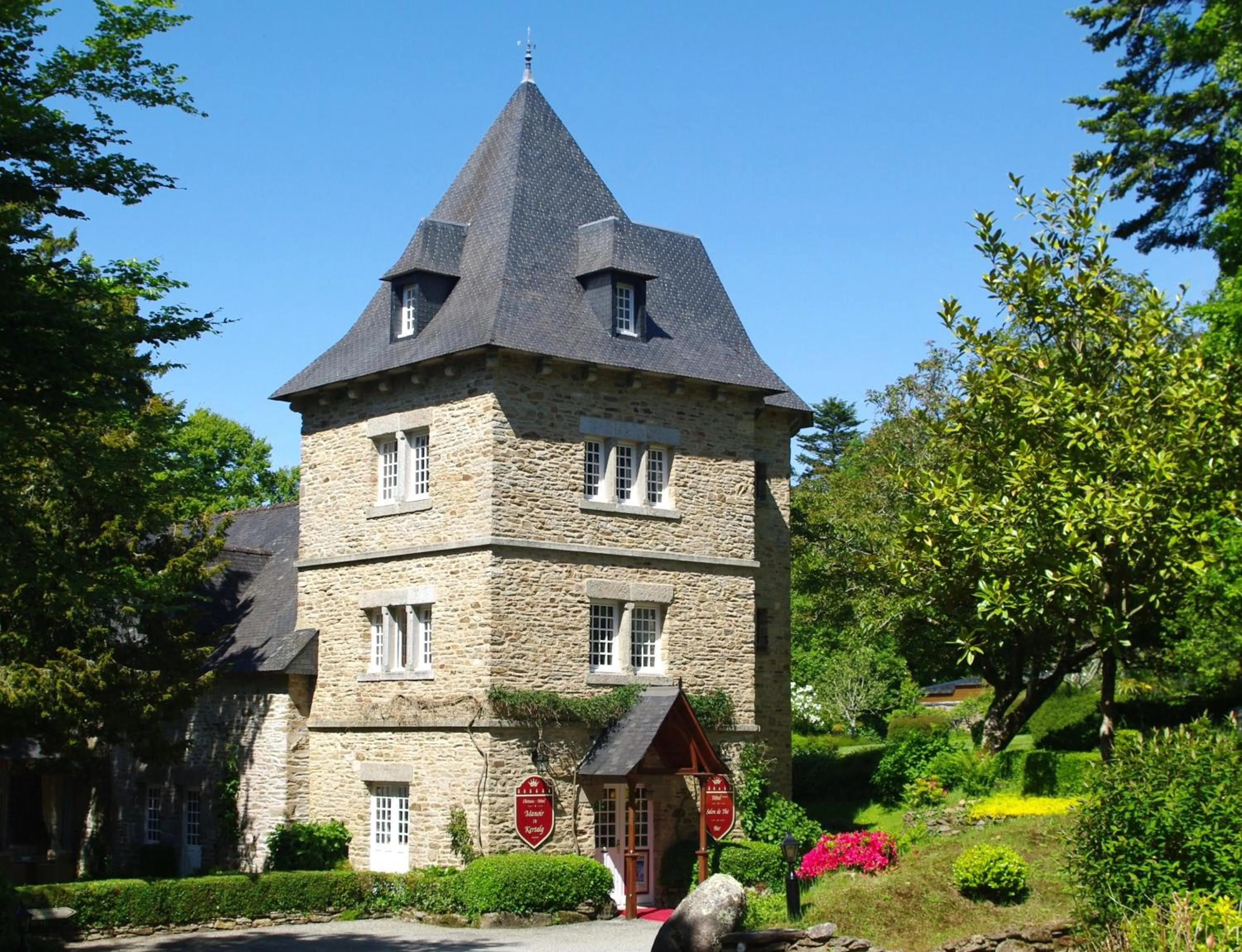Facade/entrance in Manoir De Kertalg